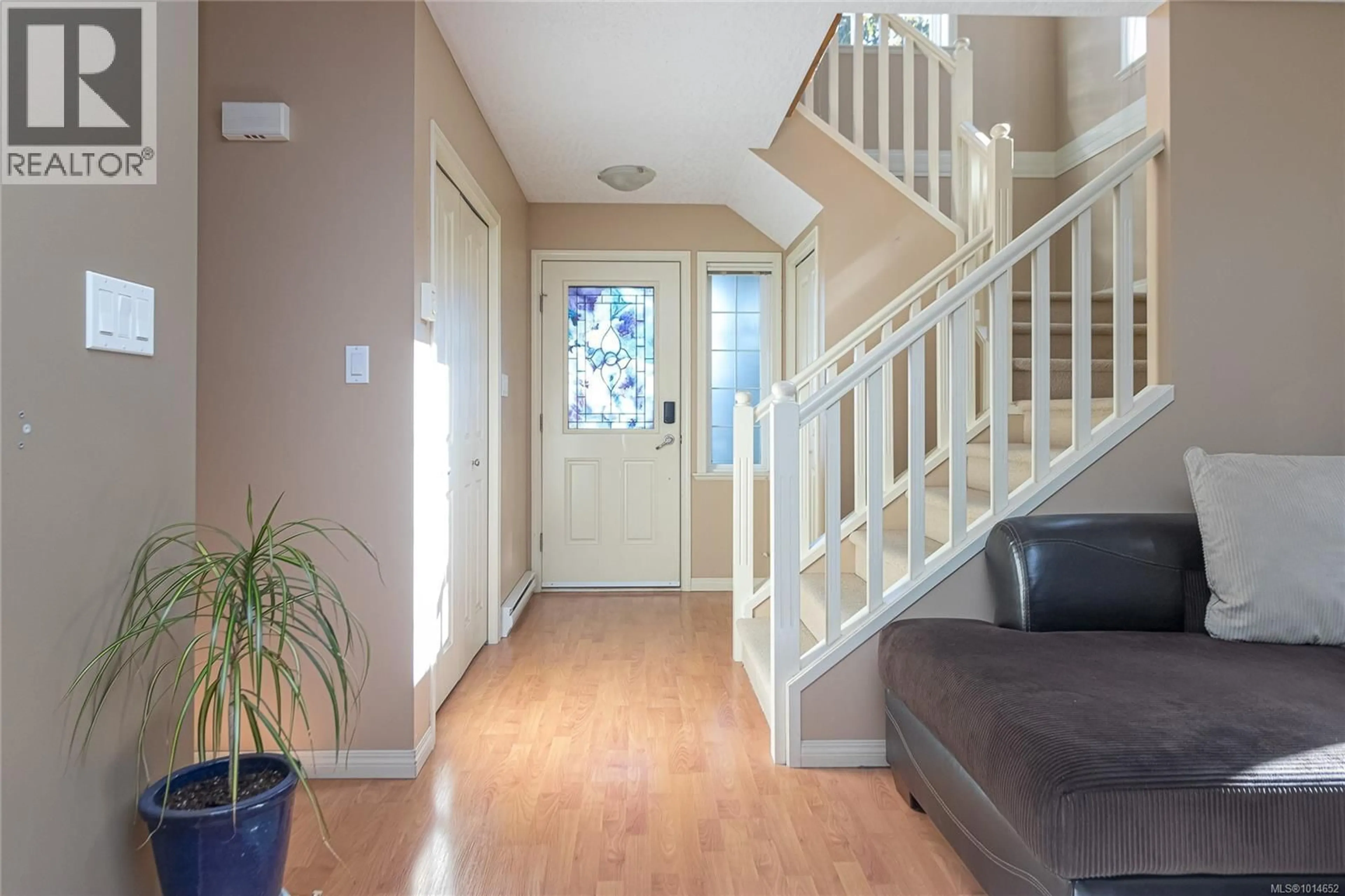Indoor foyer for 848 GANNET COURT, Langford British Columbia V9B6V6