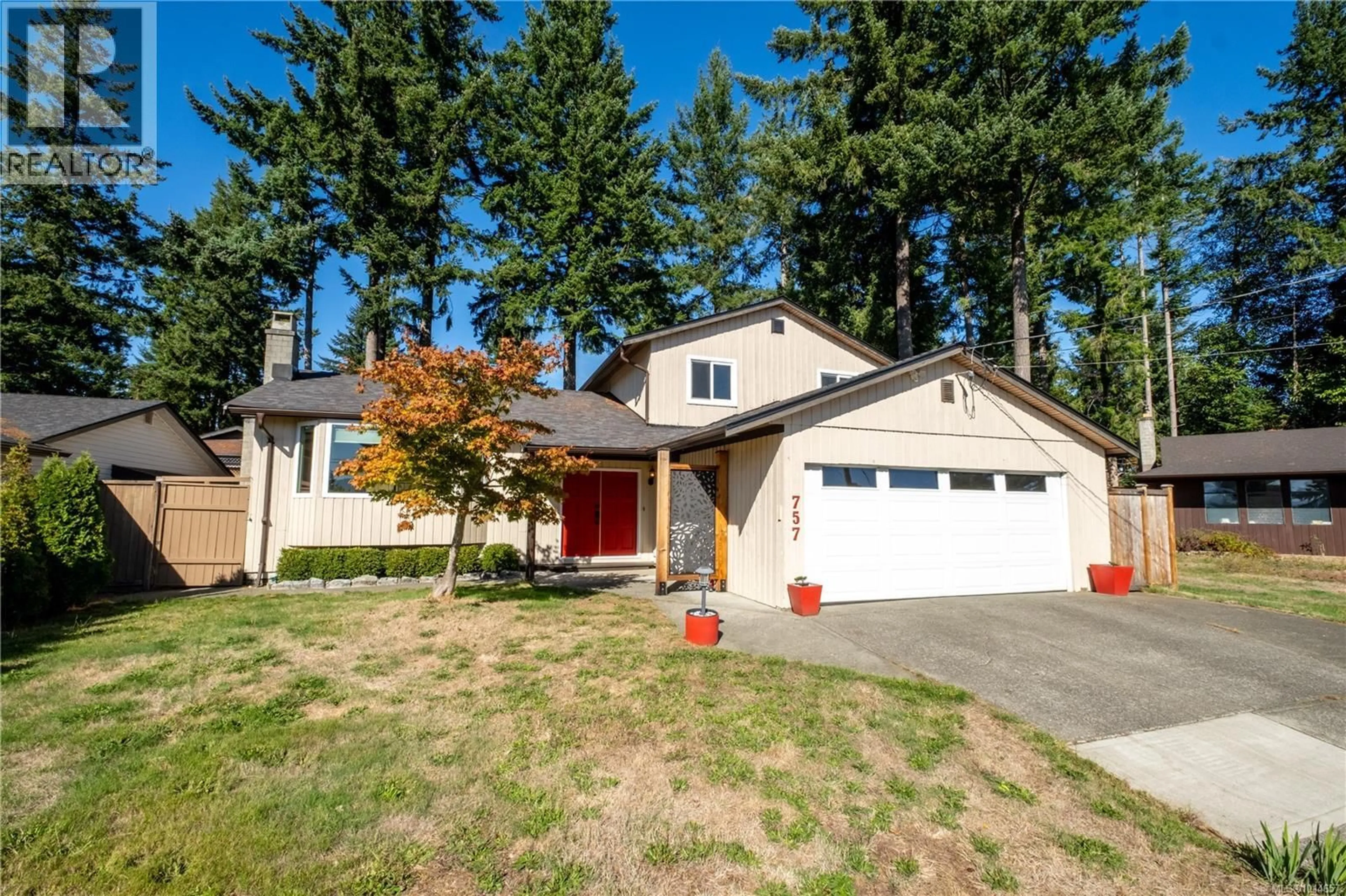 Home with vinyl exterior material, street for 757 LORNE CRESCENT, Campbell River British Columbia V9W5Z1