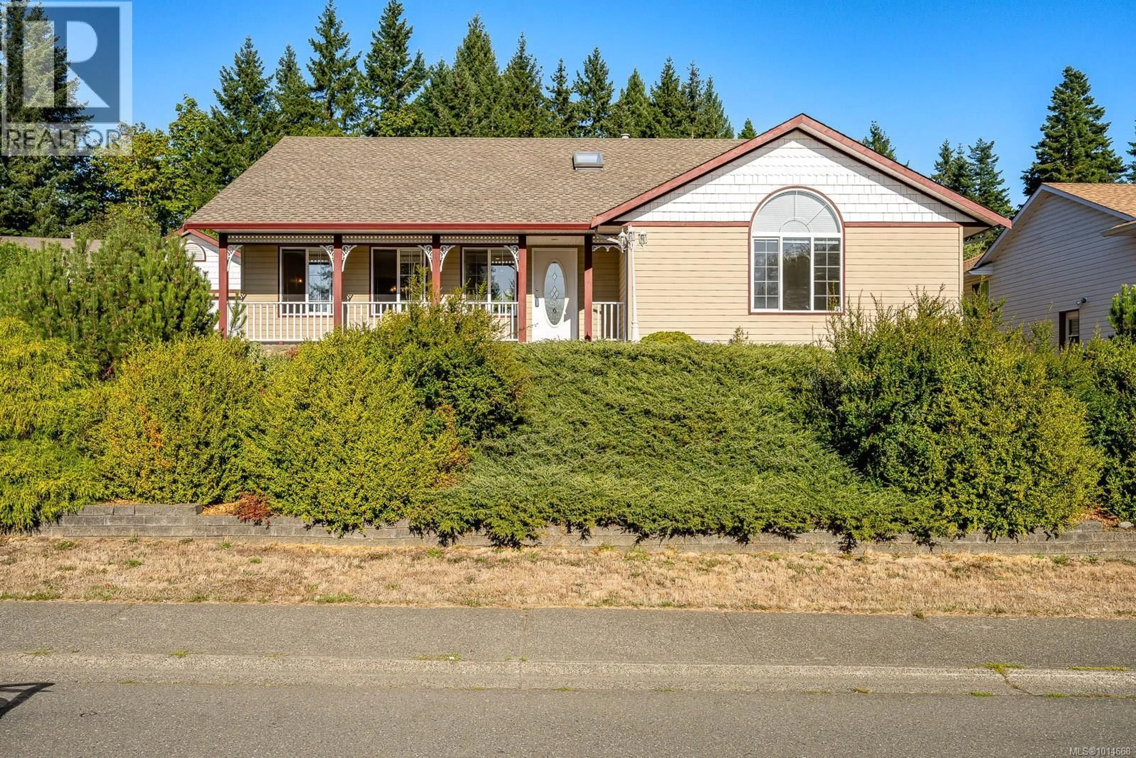 Home with vinyl exterior material, street for 1582 MALLARD DRIVE, Courtenay British Columbia V9N8L8