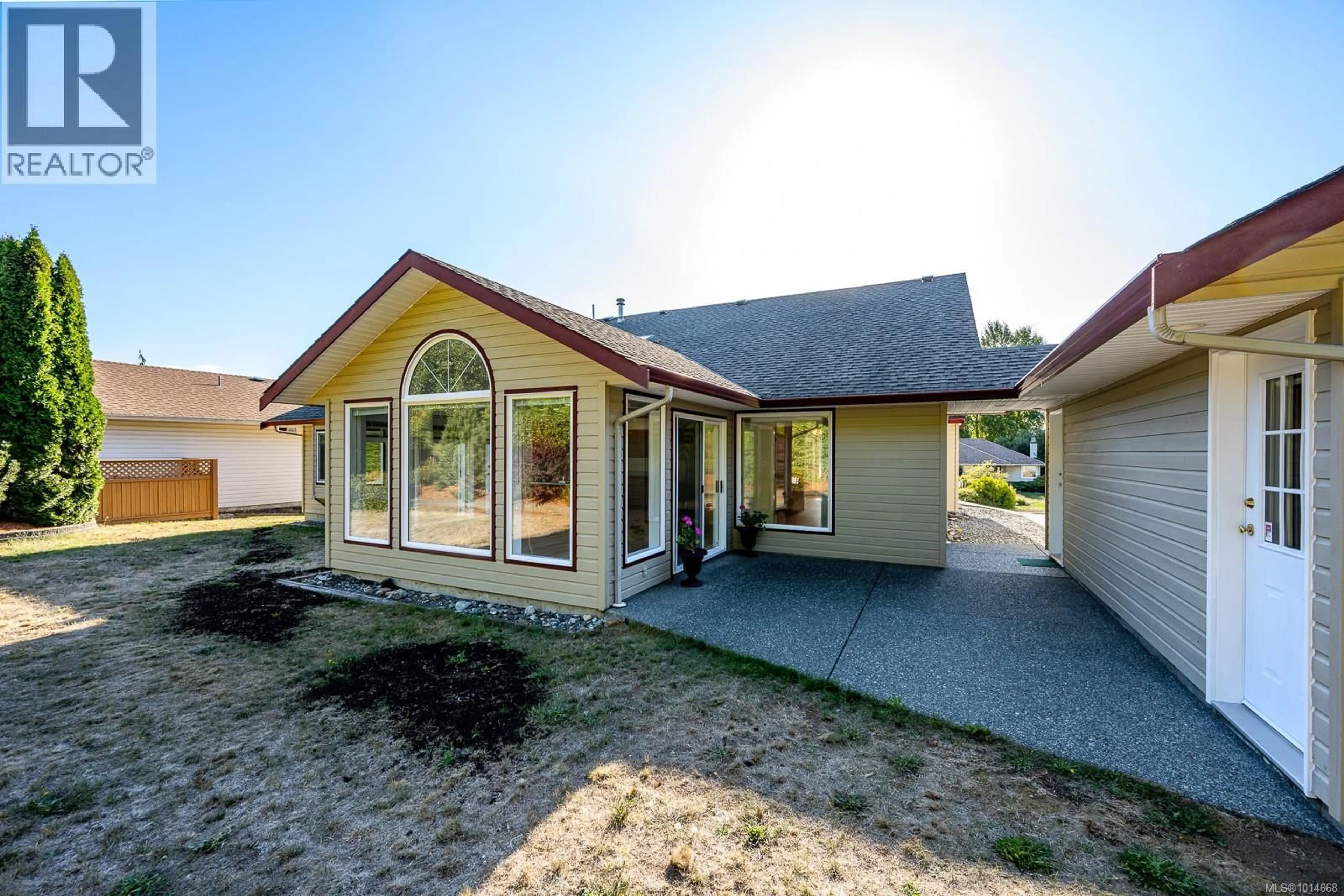 Home with vinyl exterior material, street for 1582 MALLARD DRIVE, Courtenay British Columbia V9N8L8