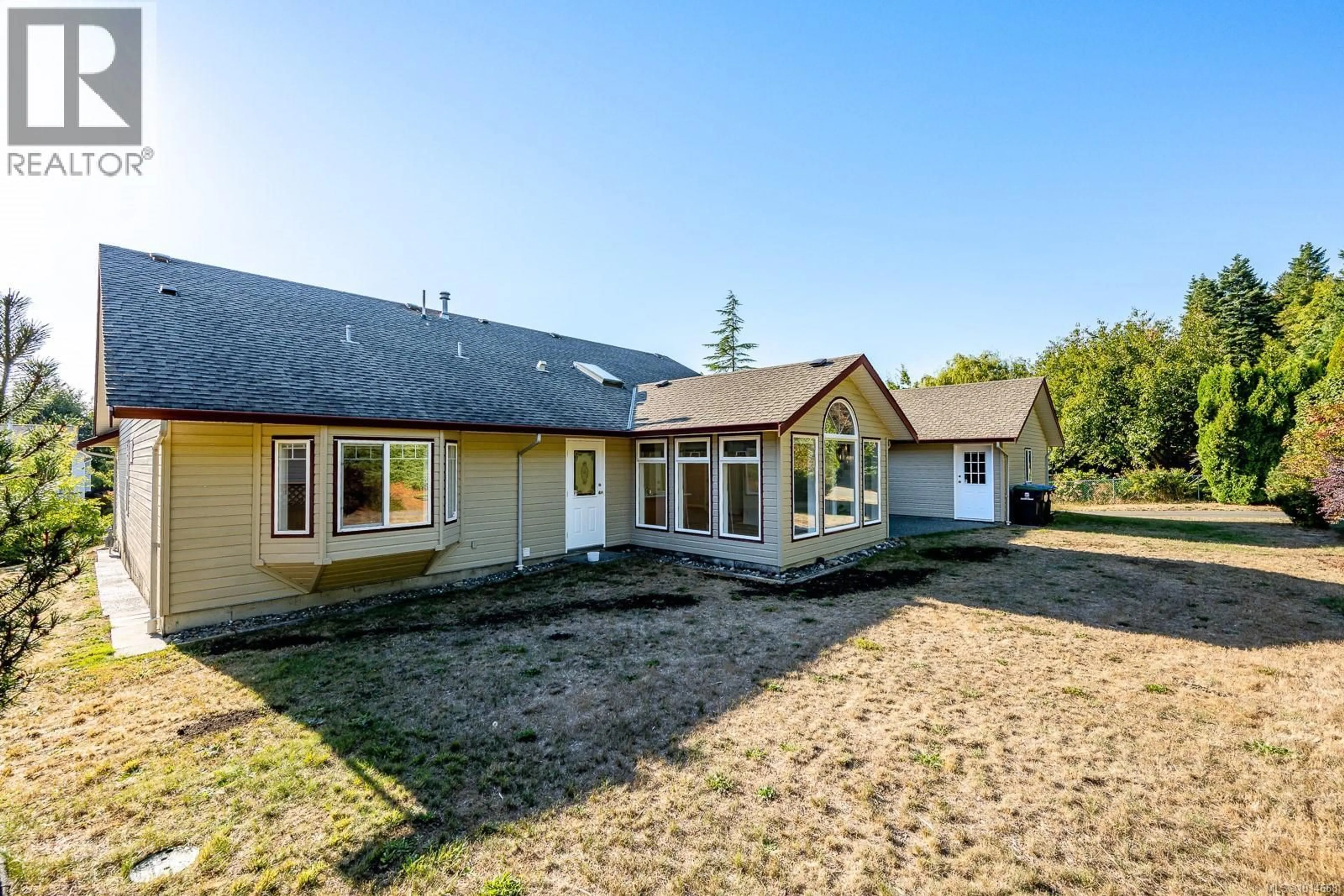 A pic from outside/outdoor area/front of a property/back of a property/a pic from drone, unknown for 1582 MALLARD DRIVE, Courtenay British Columbia V9N8L8