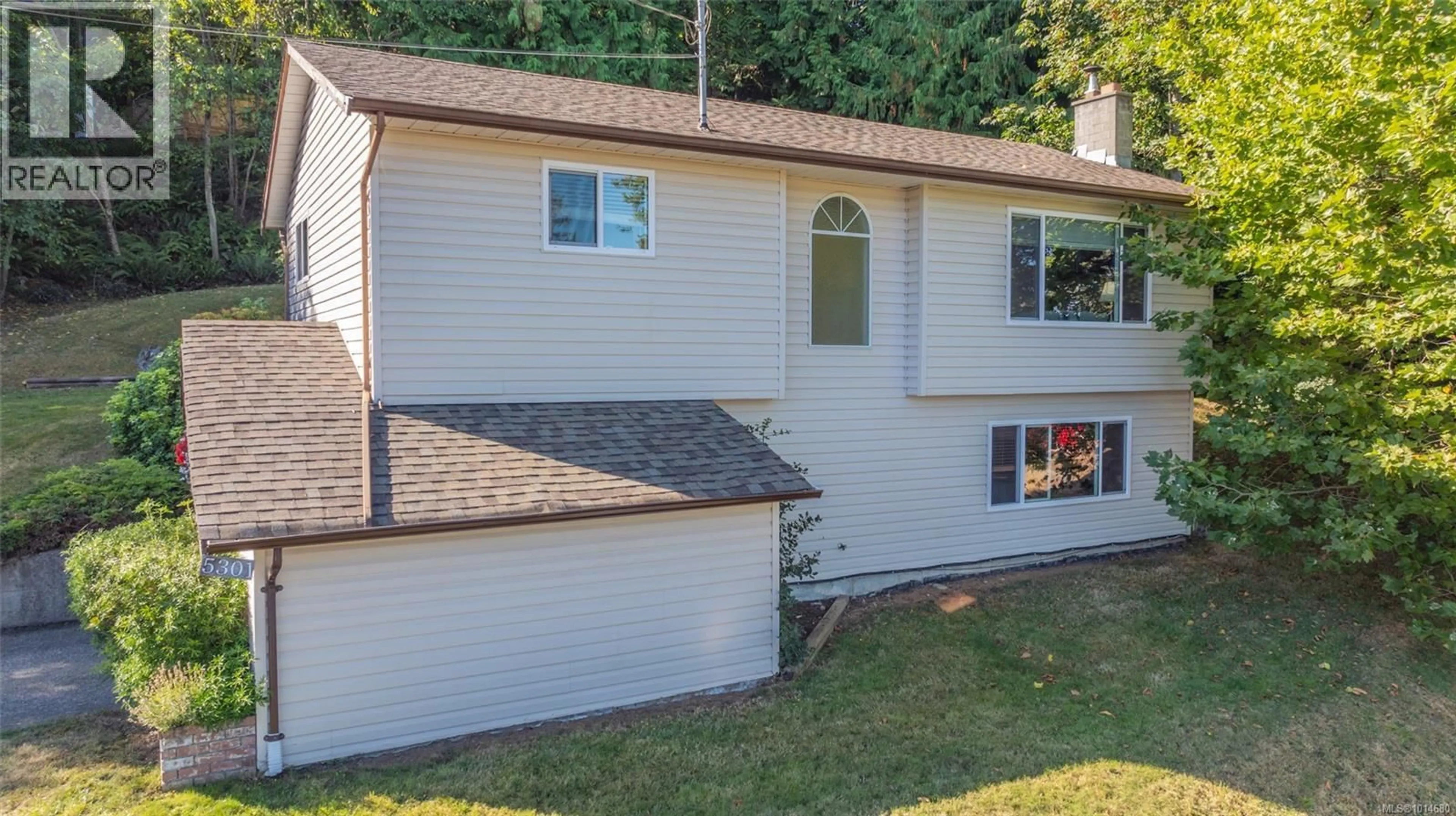 Home with vinyl exterior material, street for 5301 TOMS TURNABOUT, Nanaimo British Columbia V9T5M9