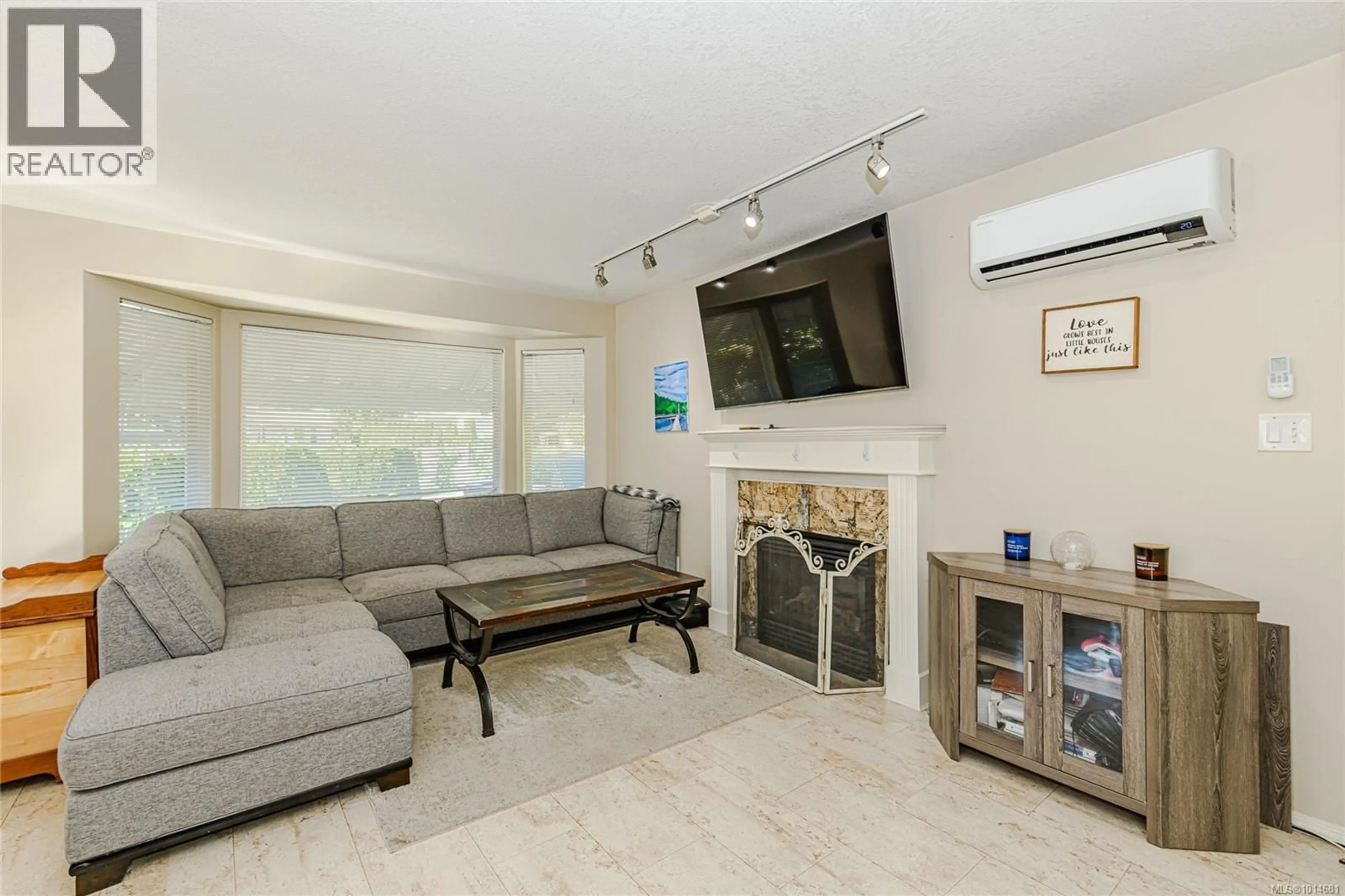 Living room with furniture, unknown for 165 LAKE PARK ROAD, Lake Cowichan British Columbia V0R2G0