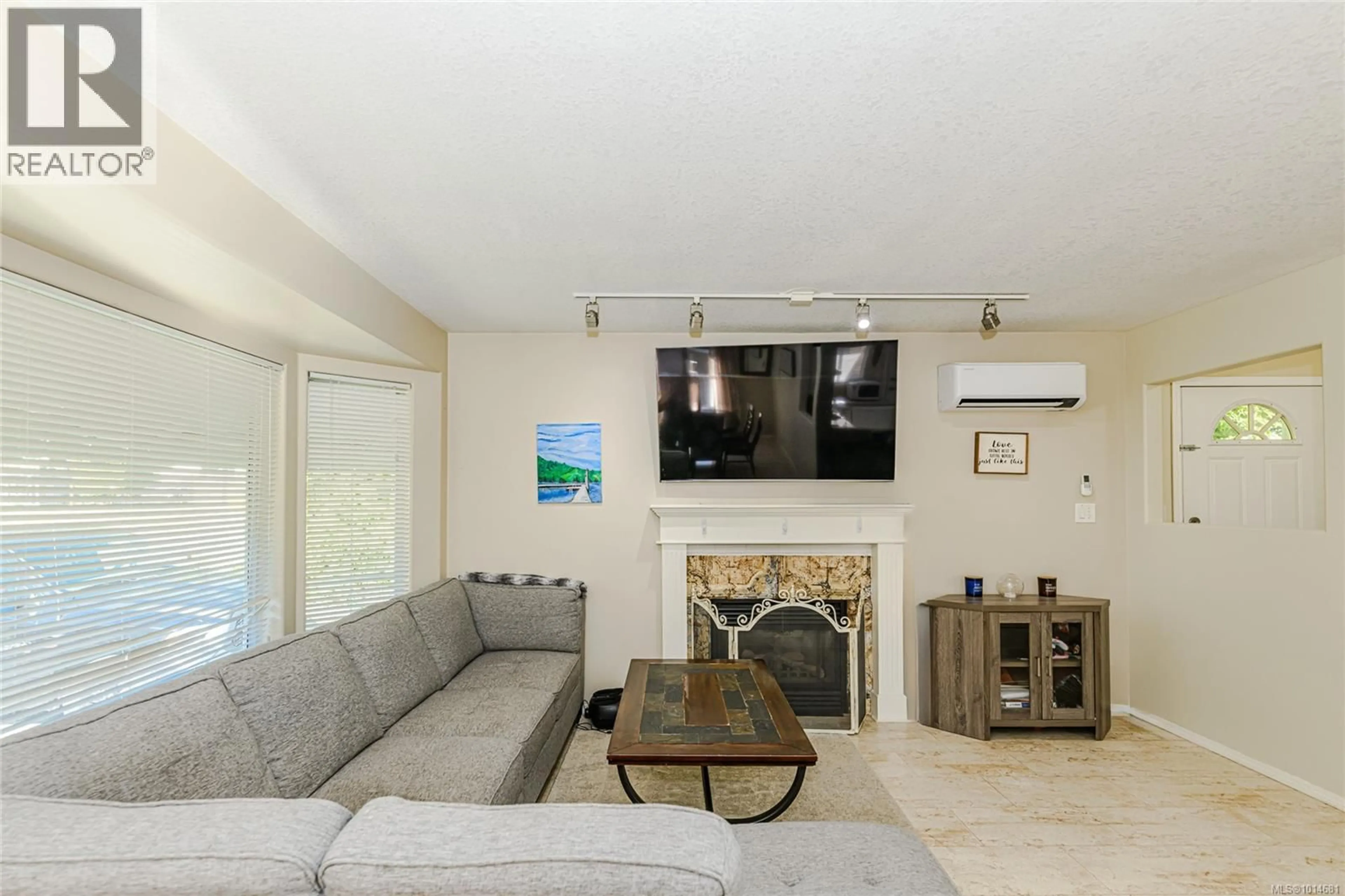 Living room with furniture, unknown for 165 LAKE PARK ROAD, Lake Cowichan British Columbia V0R2G0