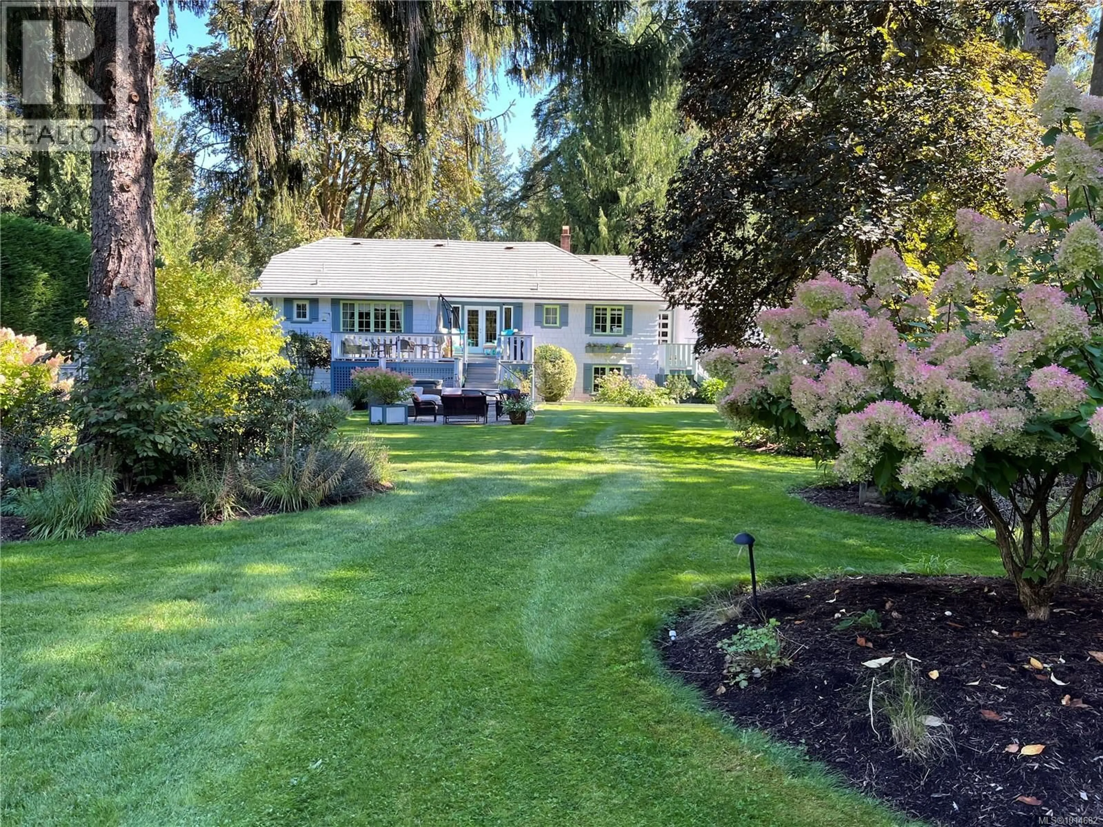 A pic from outside/outdoor area/front of a property/back of a property/a pic from drone, street for 4758 FAIRBRIDGE DRIVE, Duncan British Columbia V9L6N8