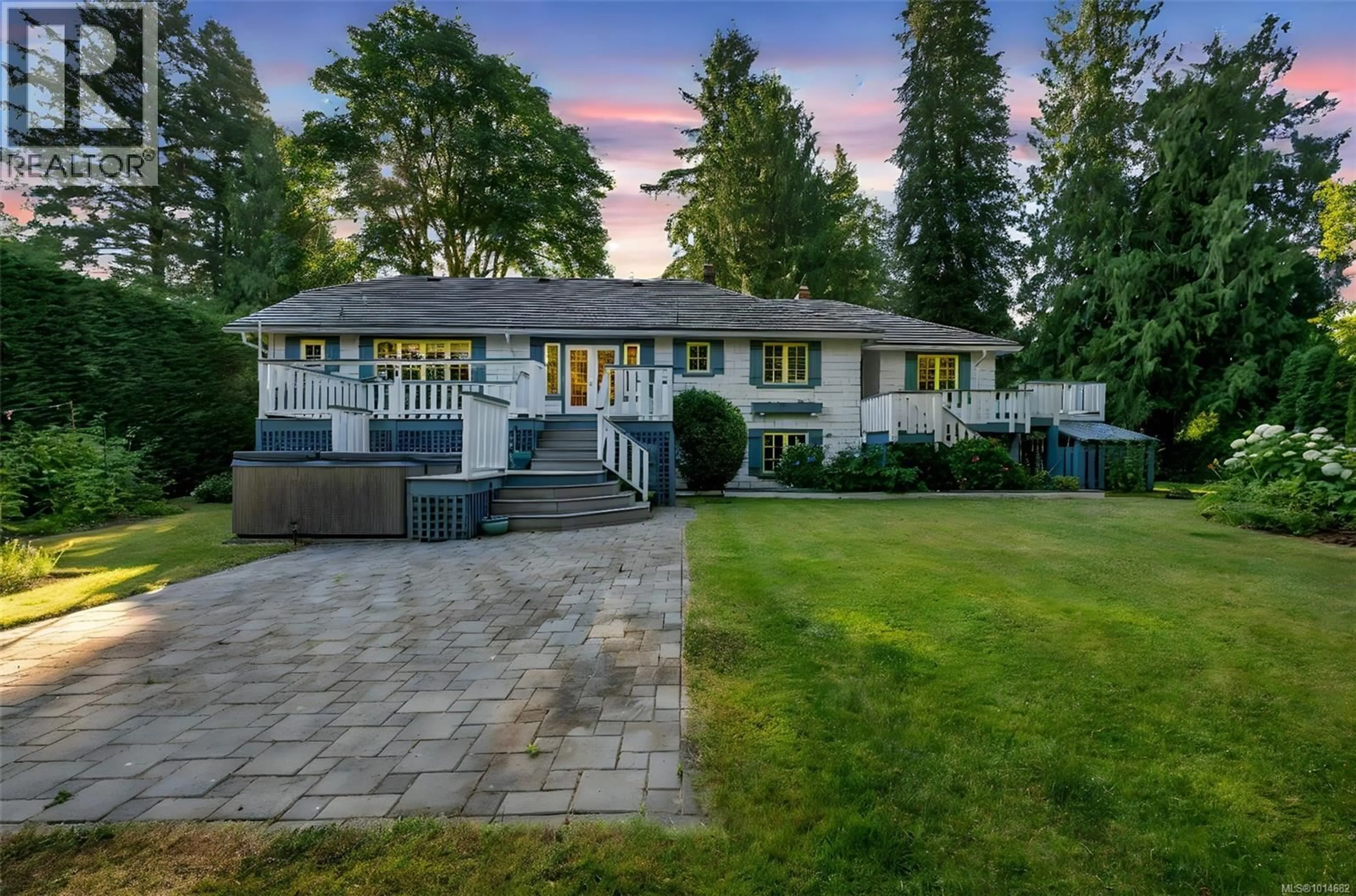 A pic from outside/outdoor area/front of a property/back of a property/a pic from drone, unknown for 4758 FAIRBRIDGE DRIVE, Duncan British Columbia V9L6N8