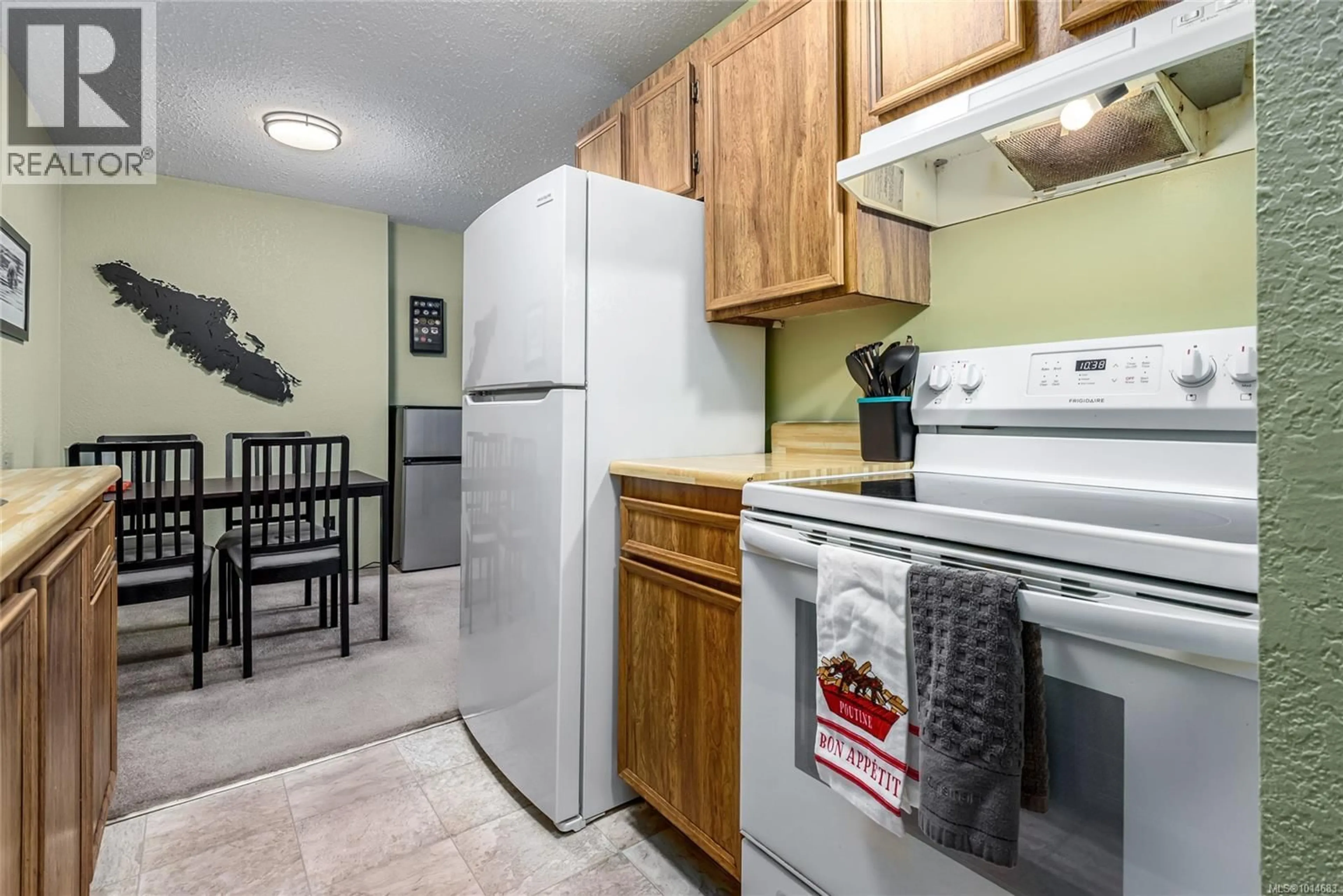 Standard kitchen, unknown for 212 - 1015 CUMBERLAND ROAD, Courtenay British Columbia V9N2E7