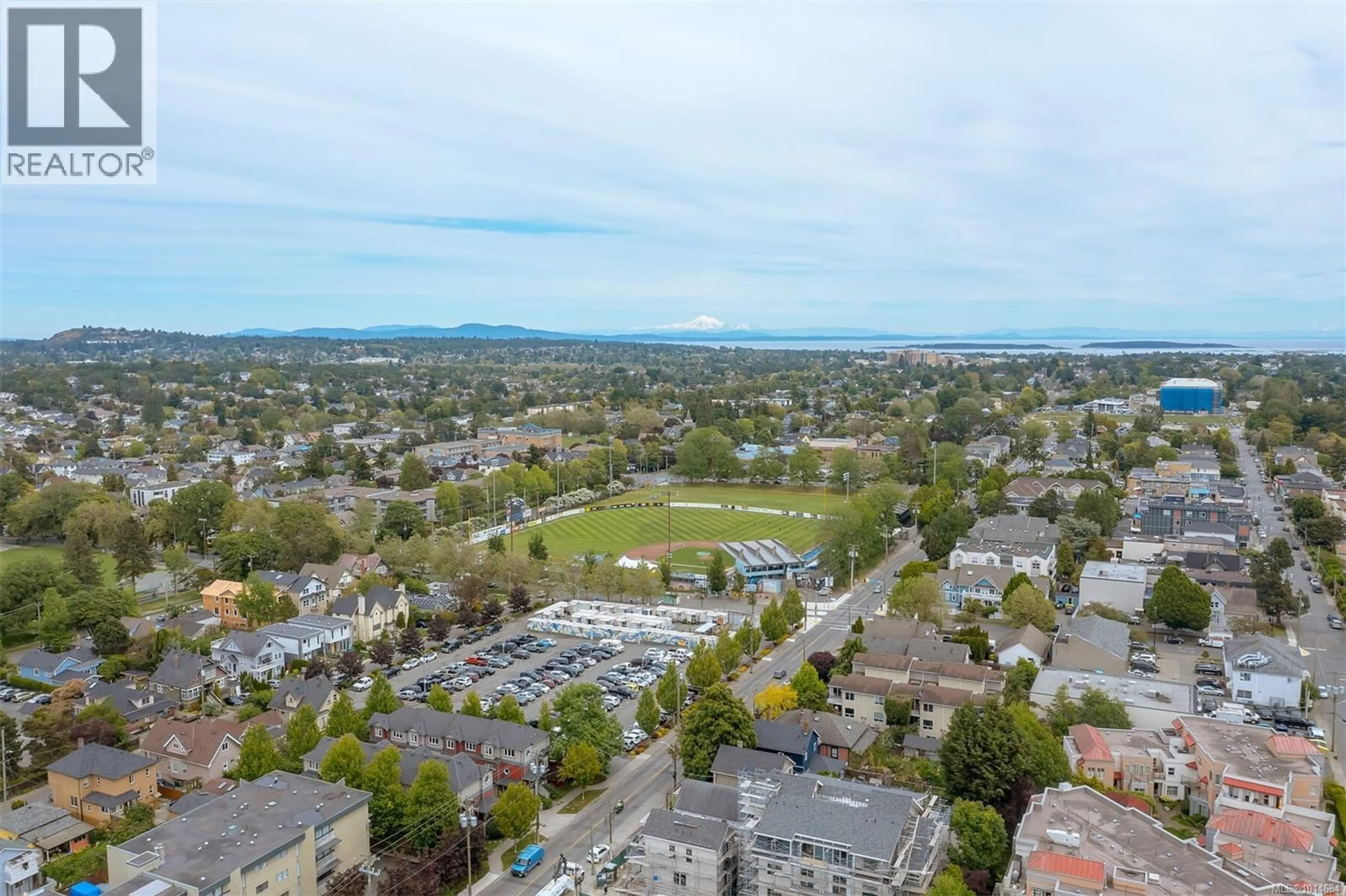 A pic from outside/outdoor area/front of a property/back of a property/a pic from drone, mountain view for 809 - 1630 QUADRA STREET, Victoria British Columbia V8W3J5