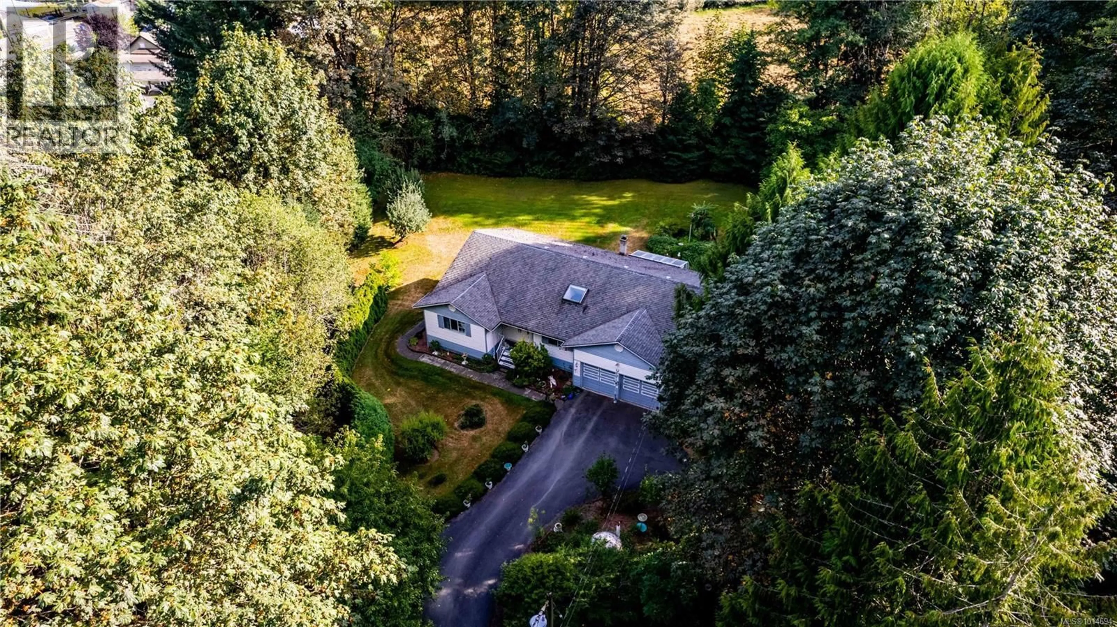 A pic from outside/outdoor area/front of a property/back of a property/a pic from drone, unknown for 10258 SUTTON ROAD, Honeymoon Bay British Columbia V0R1Y0