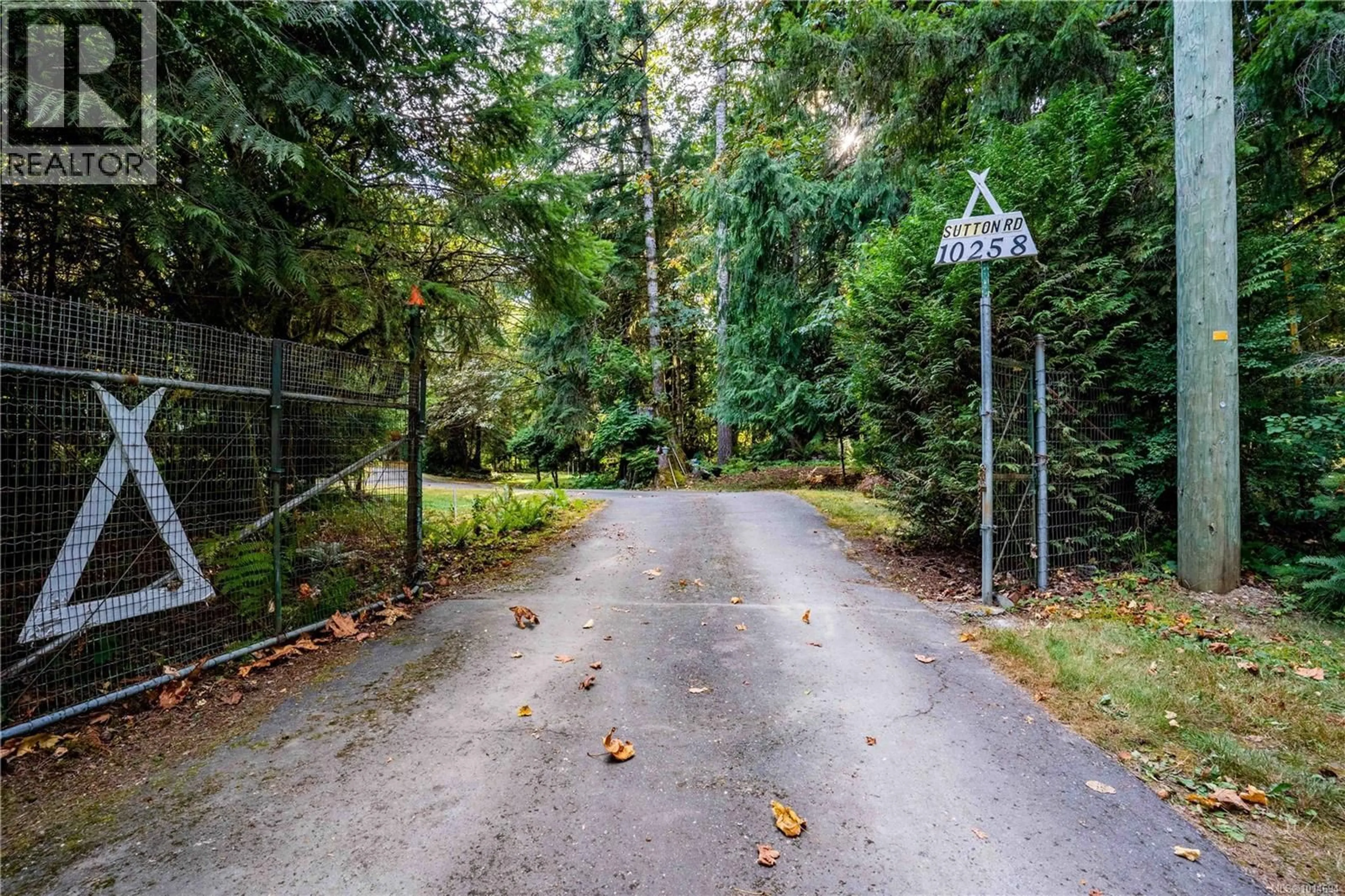 Patio, forest/trees view for 10258 SUTTON ROAD, Honeymoon Bay British Columbia V0R1Y0