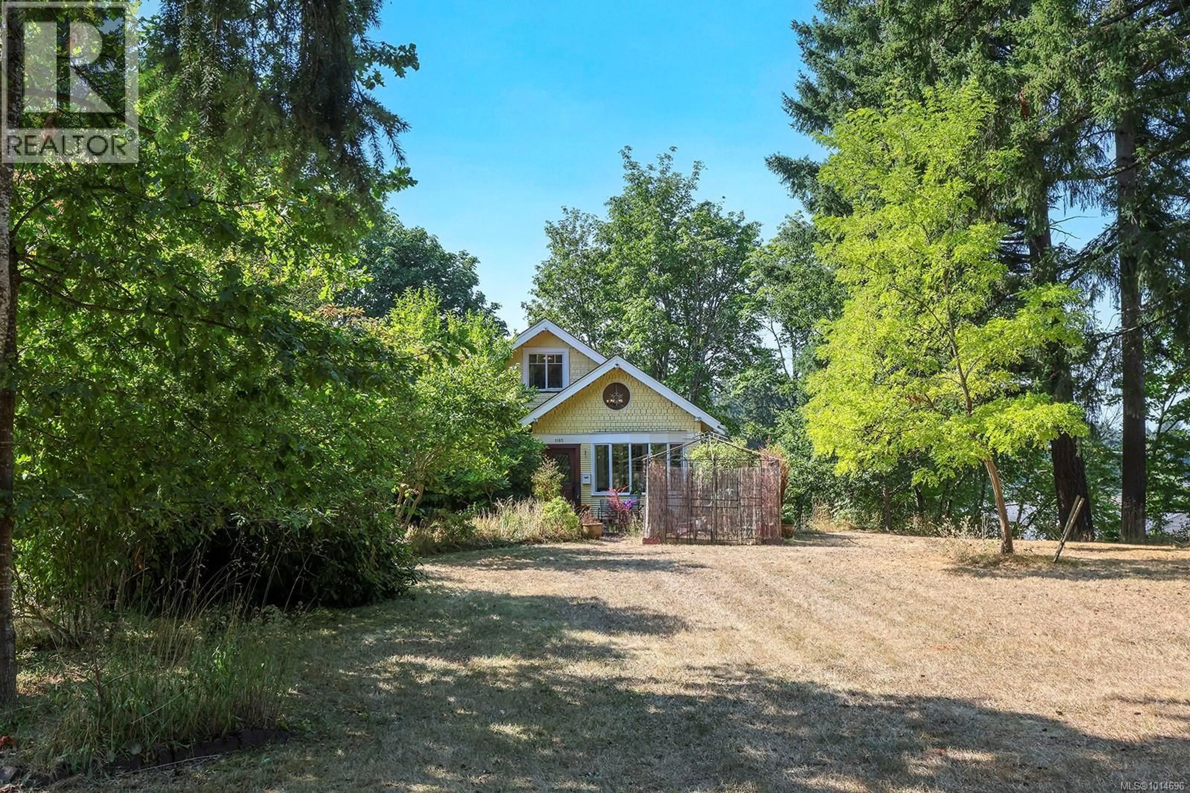 A pic from outside/outdoor area/front of a property/back of a property/a pic from drone, unknown for 1185 5TH STREET, Courtenay British Columbia V9N1L7