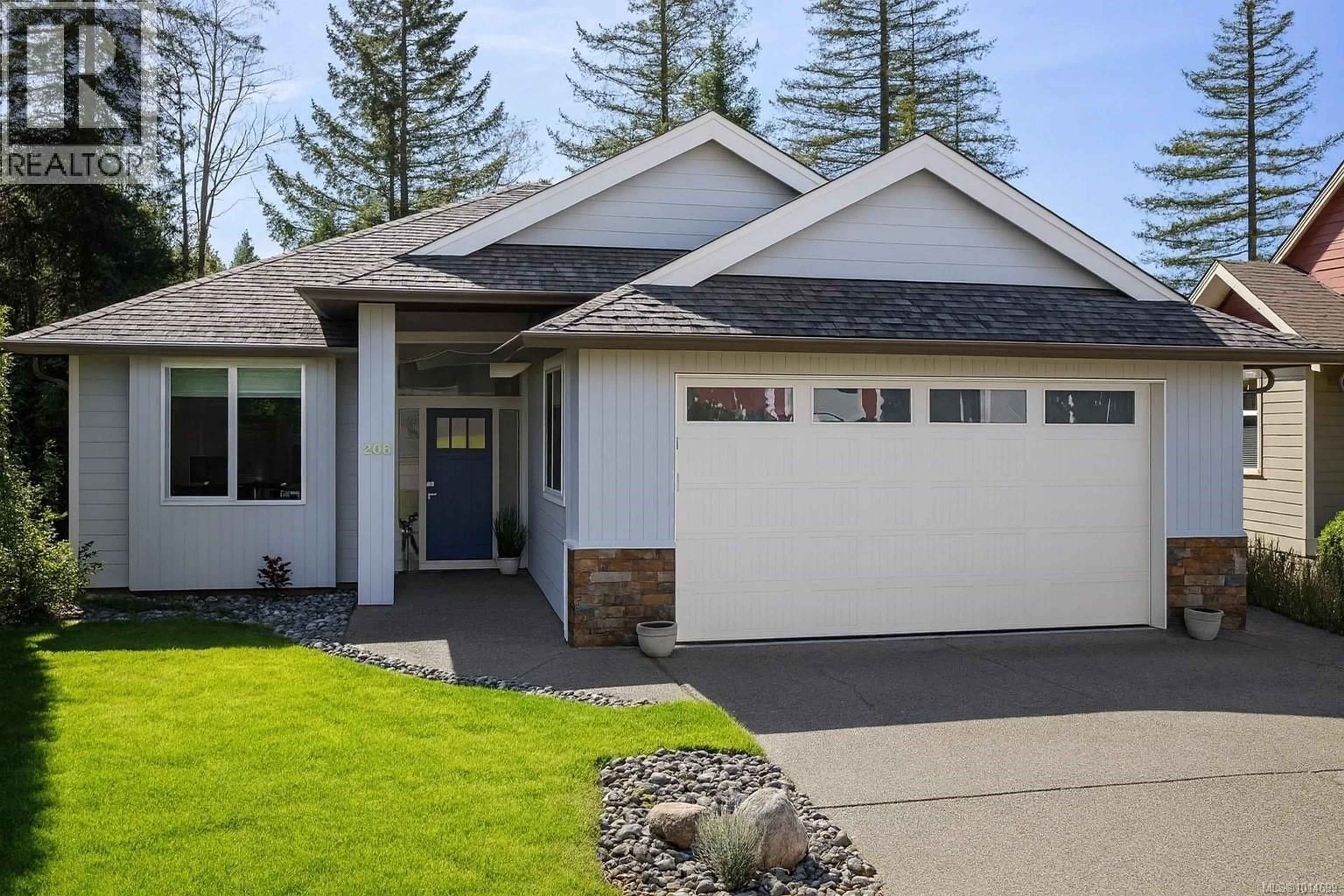 Home with vinyl exterior material, street for 207 LINSTEAD PLACE, Nanaimo British Columbia V9T0G5