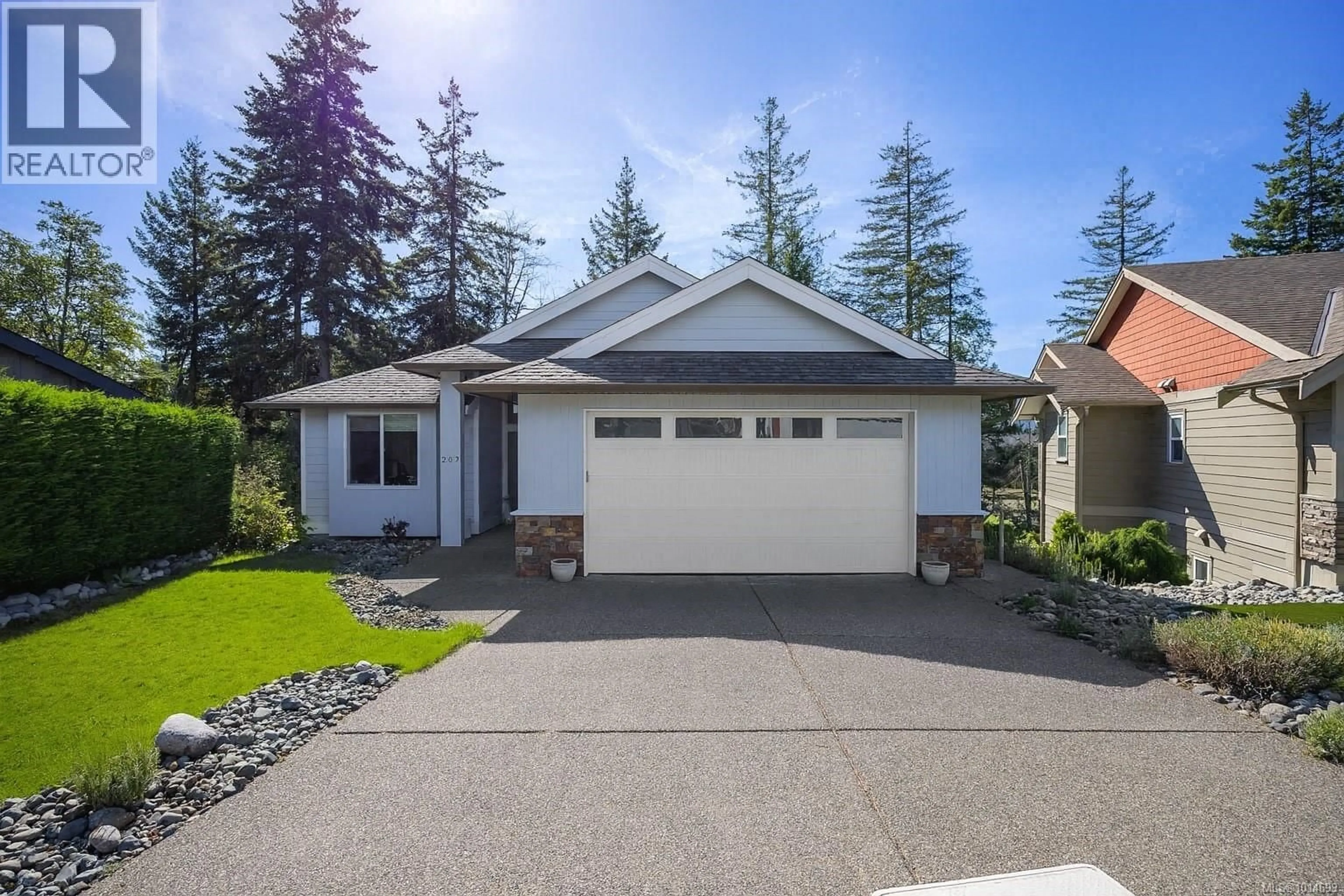 Home with vinyl exterior material, street for 207 LINSTEAD PLACE, Nanaimo British Columbia V9T0G5