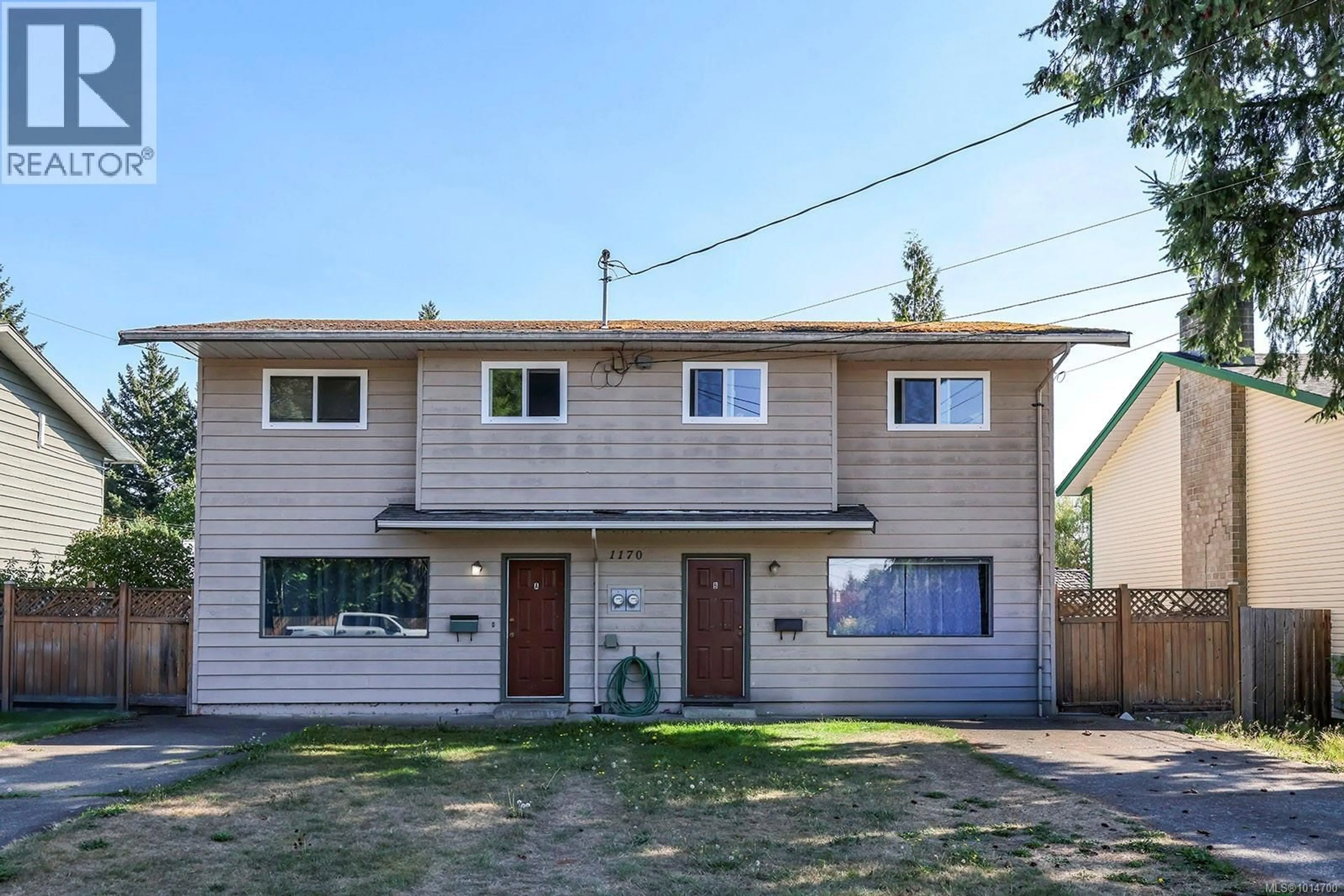 Home with vinyl exterior material, street for 1170 14TH STREET, Courtenay British Columbia V9N1W9
