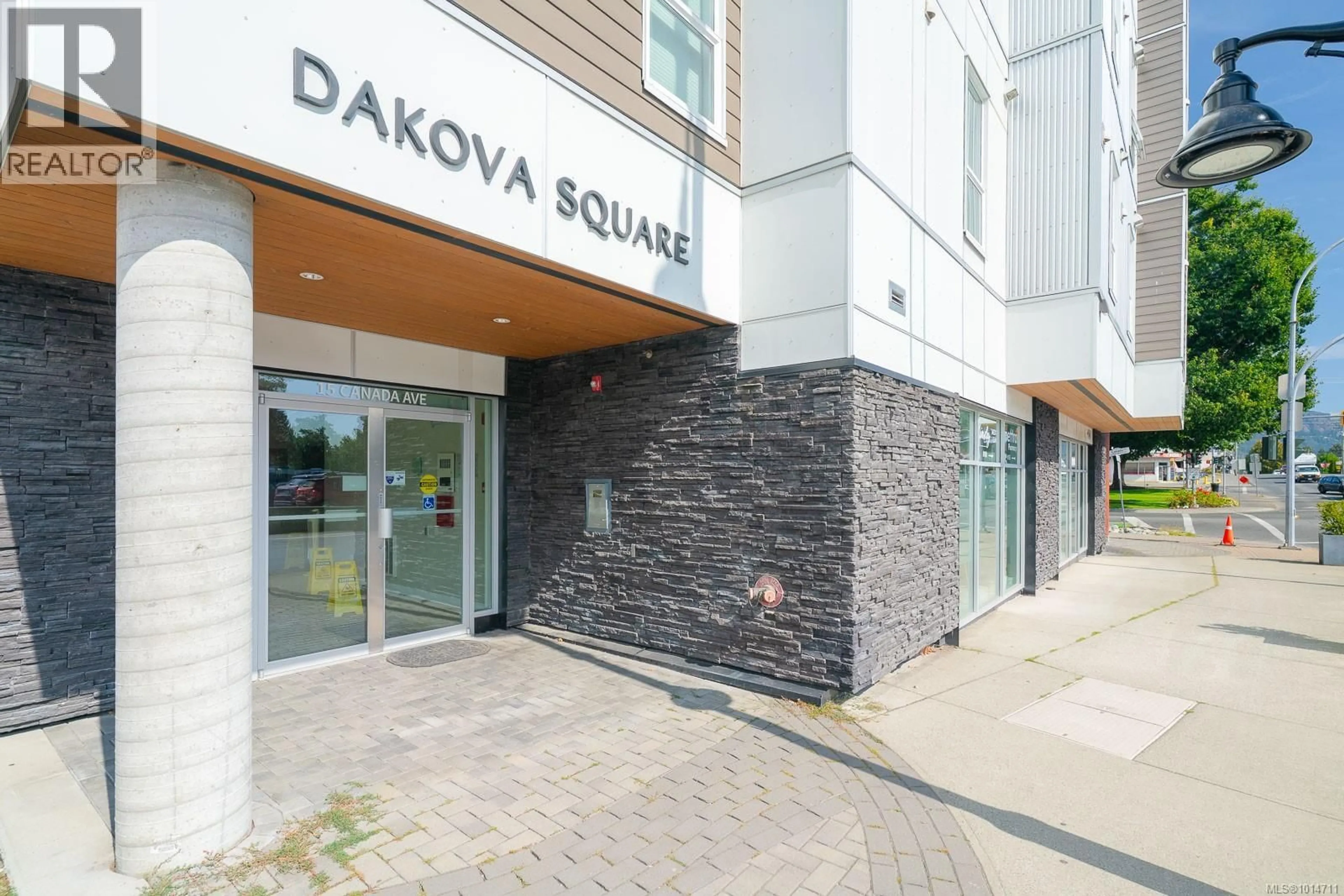 Indoor foyer for 208 - 15 CANADA AVENUE, Duncan British Columbia V9L1T3