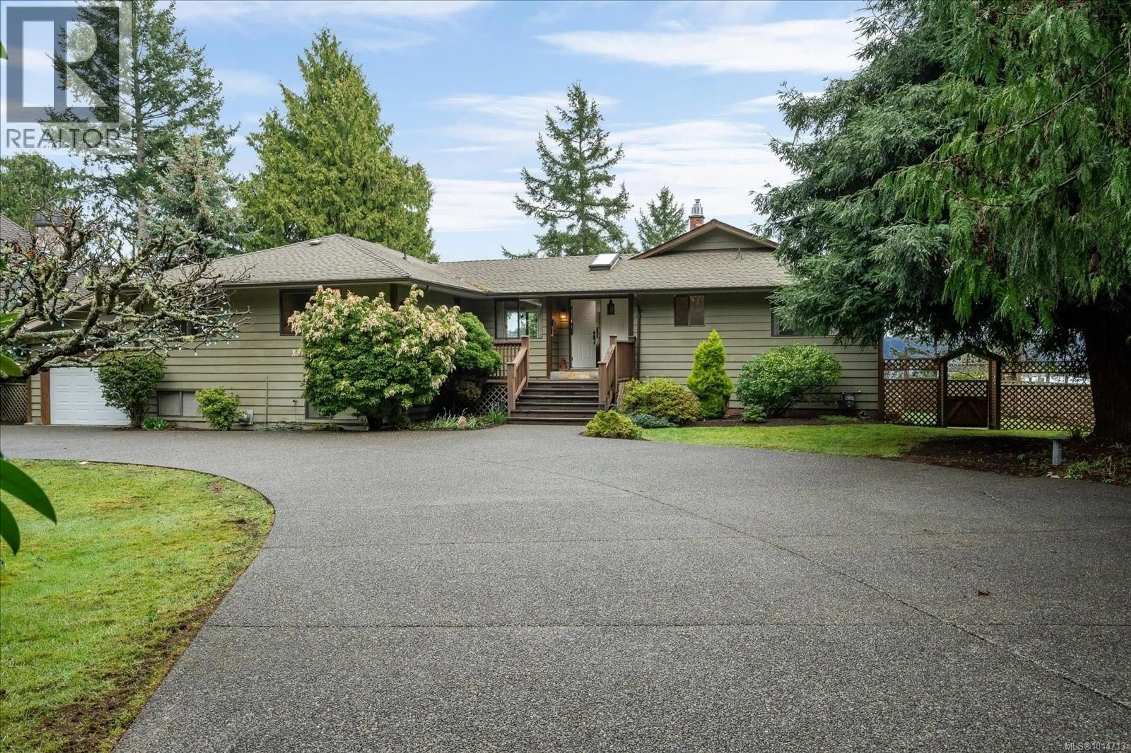 Home with vinyl exterior material, street for 631 SANDERSON ROAD, Parksville British Columbia V9P1B1