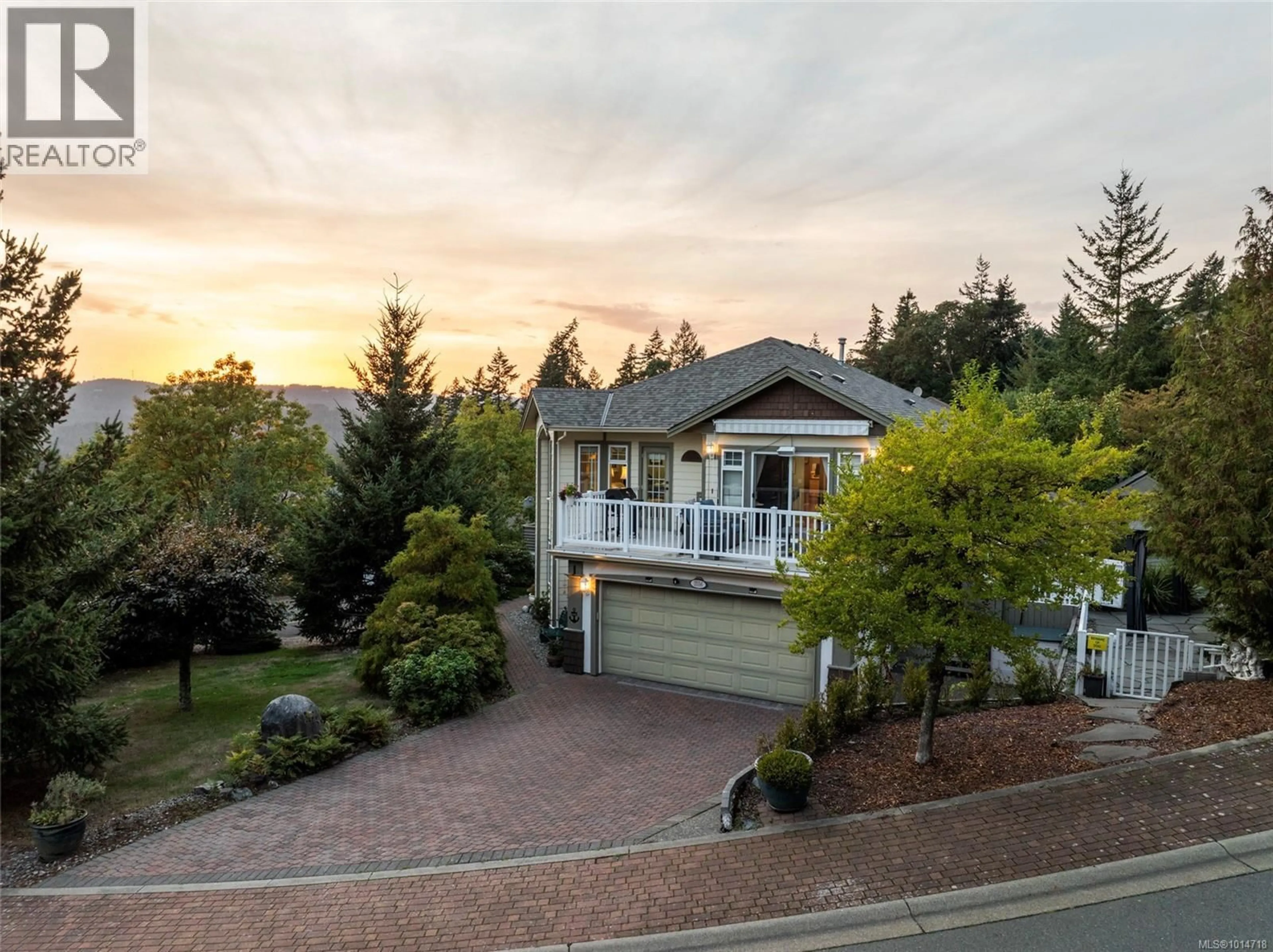 A pic from outside/outdoor area/front of a property/back of a property/a pic from drone, street for 3556 SUN HILL, Langford British Columbia V9C4J8