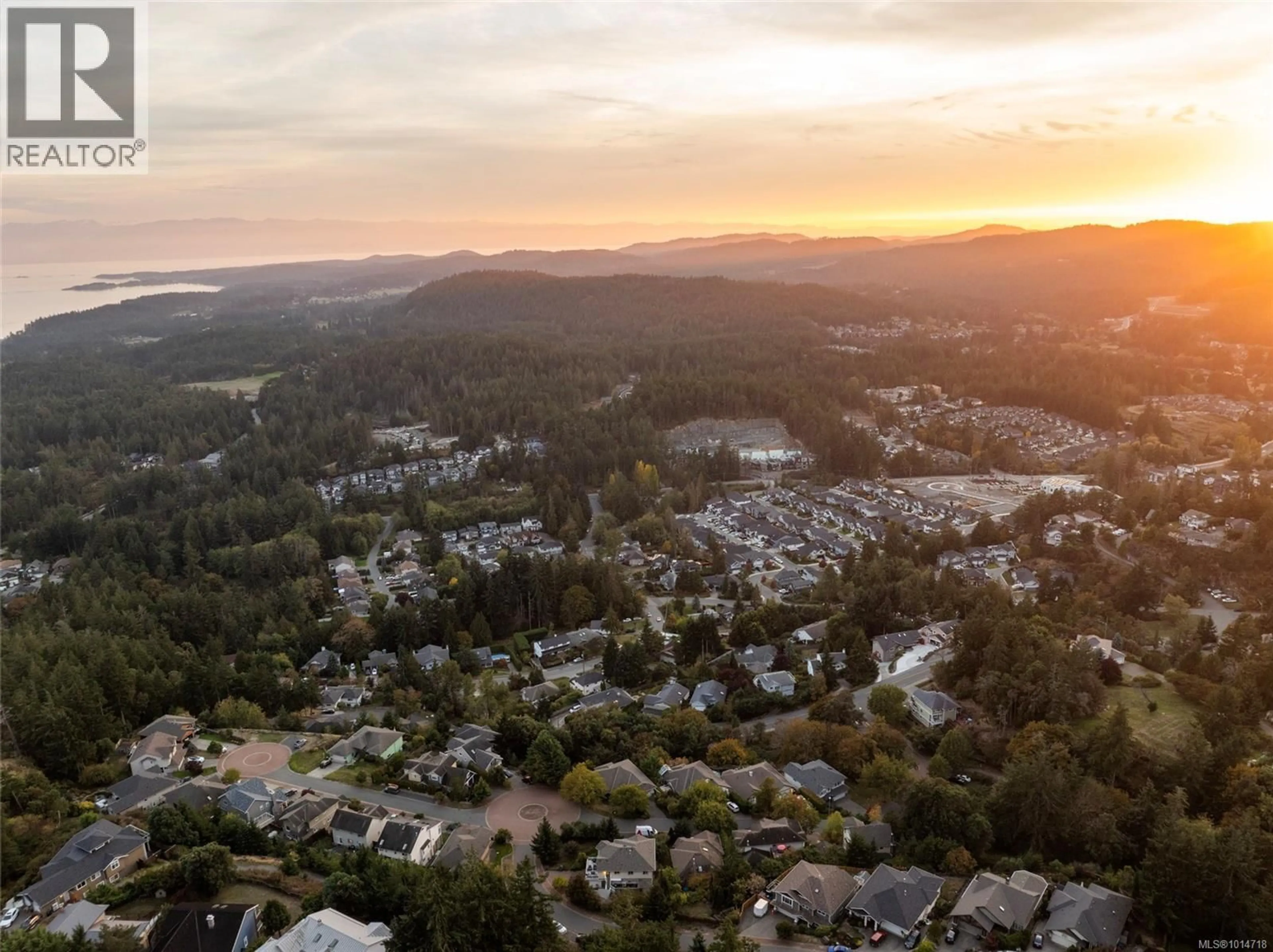 A pic from outside/outdoor area/front of a property/back of a property/a pic from drone, mountain view for 3556 SUN HILL, Langford British Columbia V9C4J8