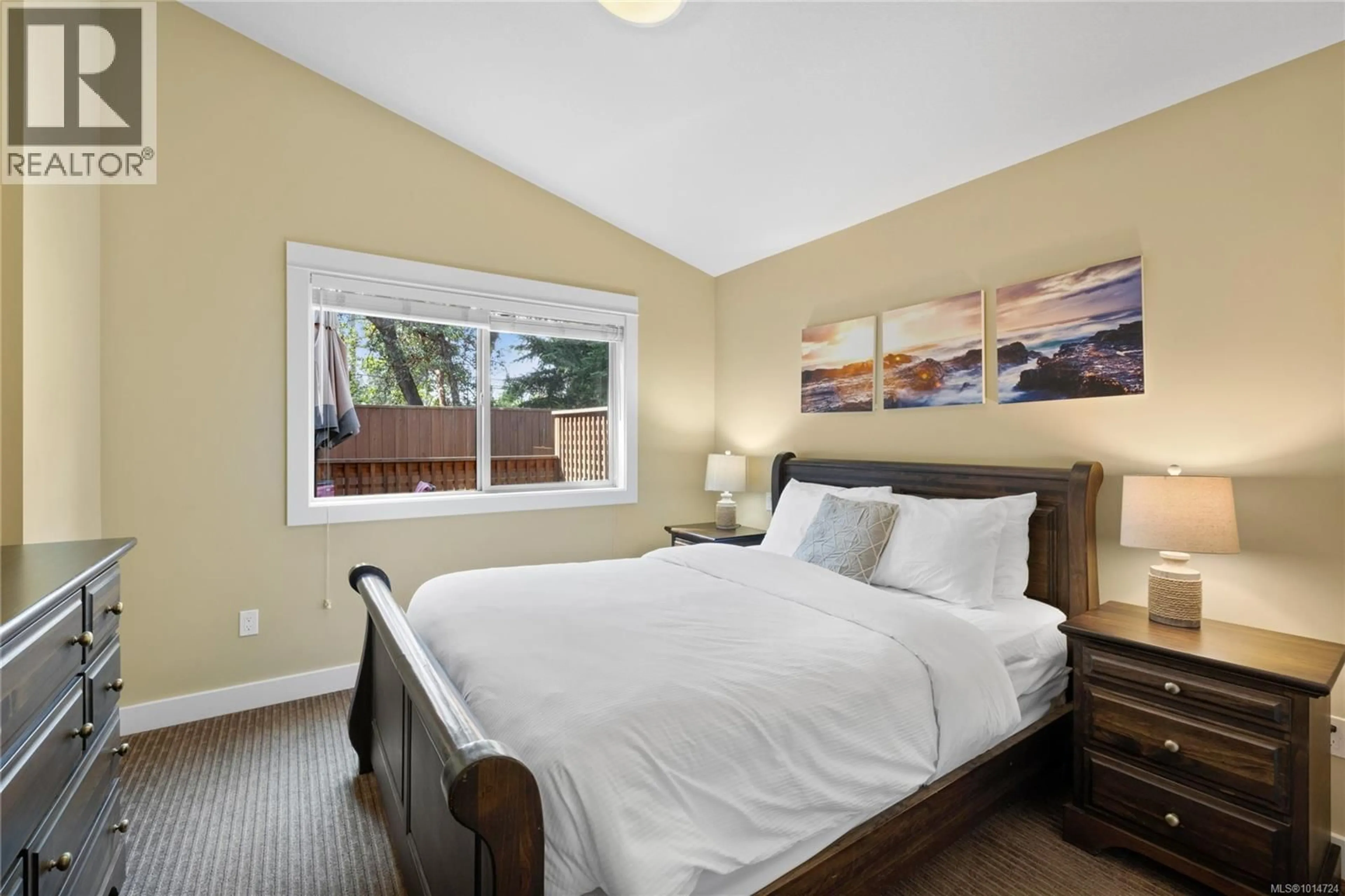 Bedroom with bed, unknown for 242 - 1130 RESORT DRIVE, Parksville British Columbia V9P2E3