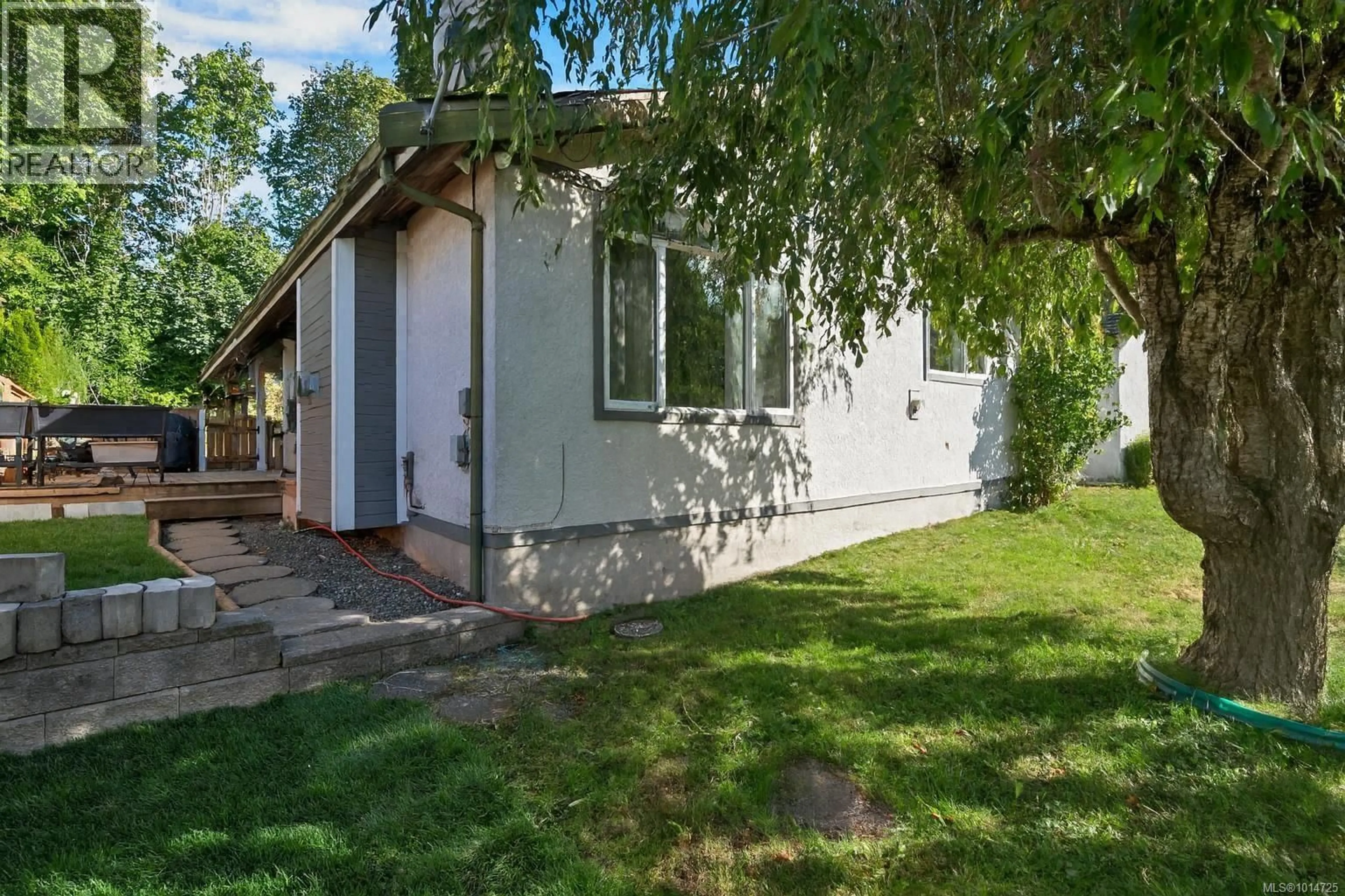 Patio, street for 919 HEMLOCK STREET, Campbell River British Columbia V9W3E2