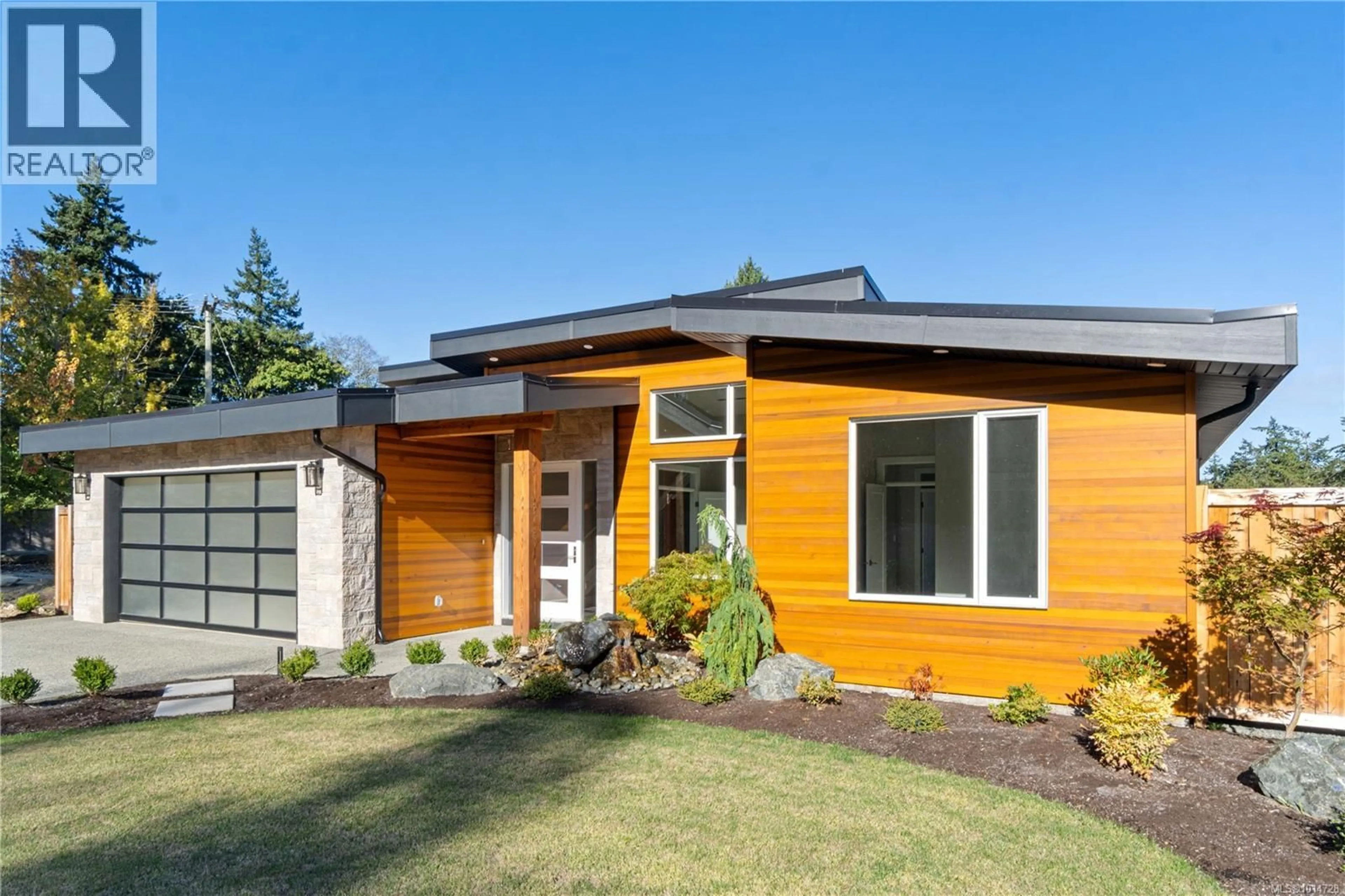 Home with vinyl exterior material, street for 1017 CORAL PLACE, French Creek British Columbia V9P2E1