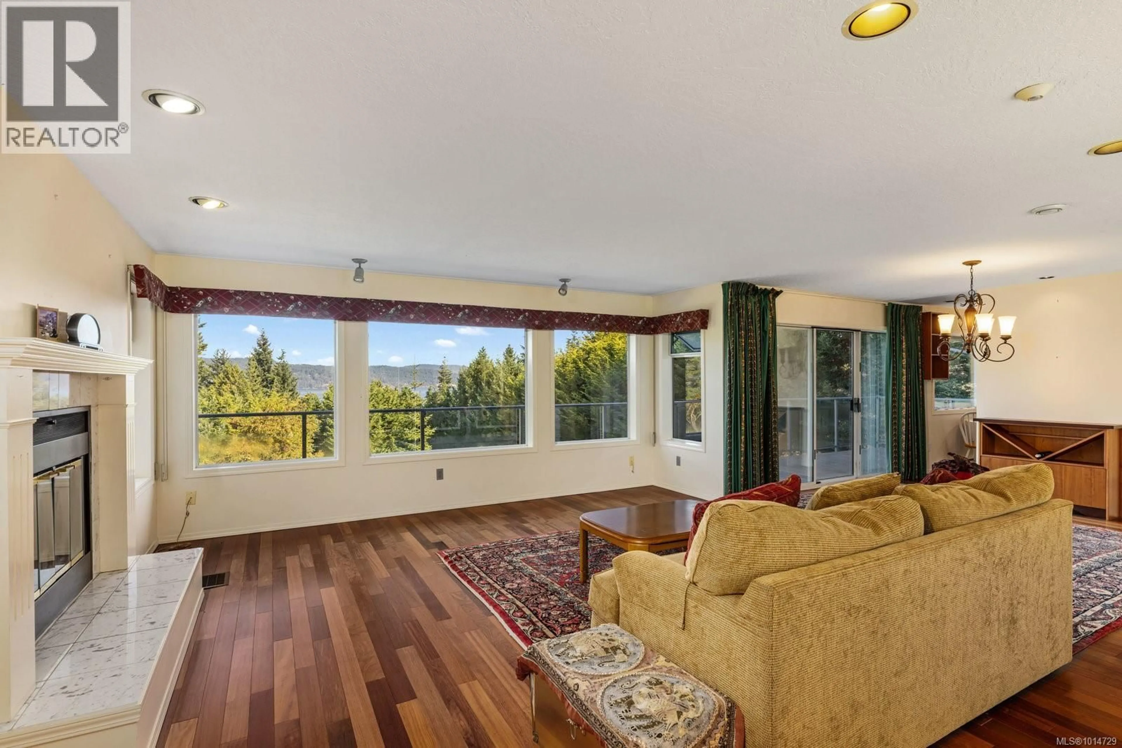 Living room with furniture, unknown for 1319 LANDS END ROAD, North Saanich British Columbia V8L5K1