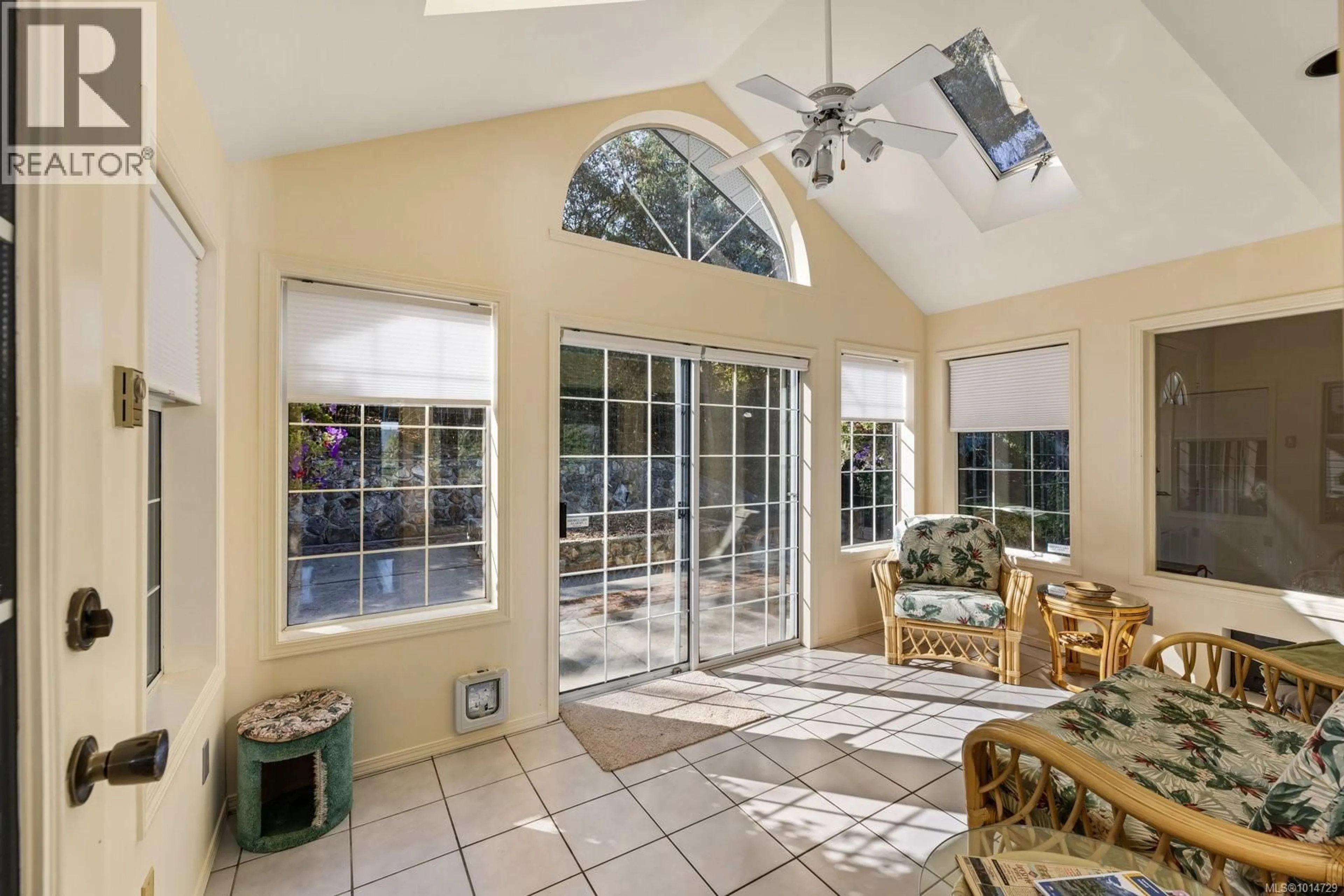Indoor foyer for 1319 LANDS END ROAD, North Saanich British Columbia V8L5K1