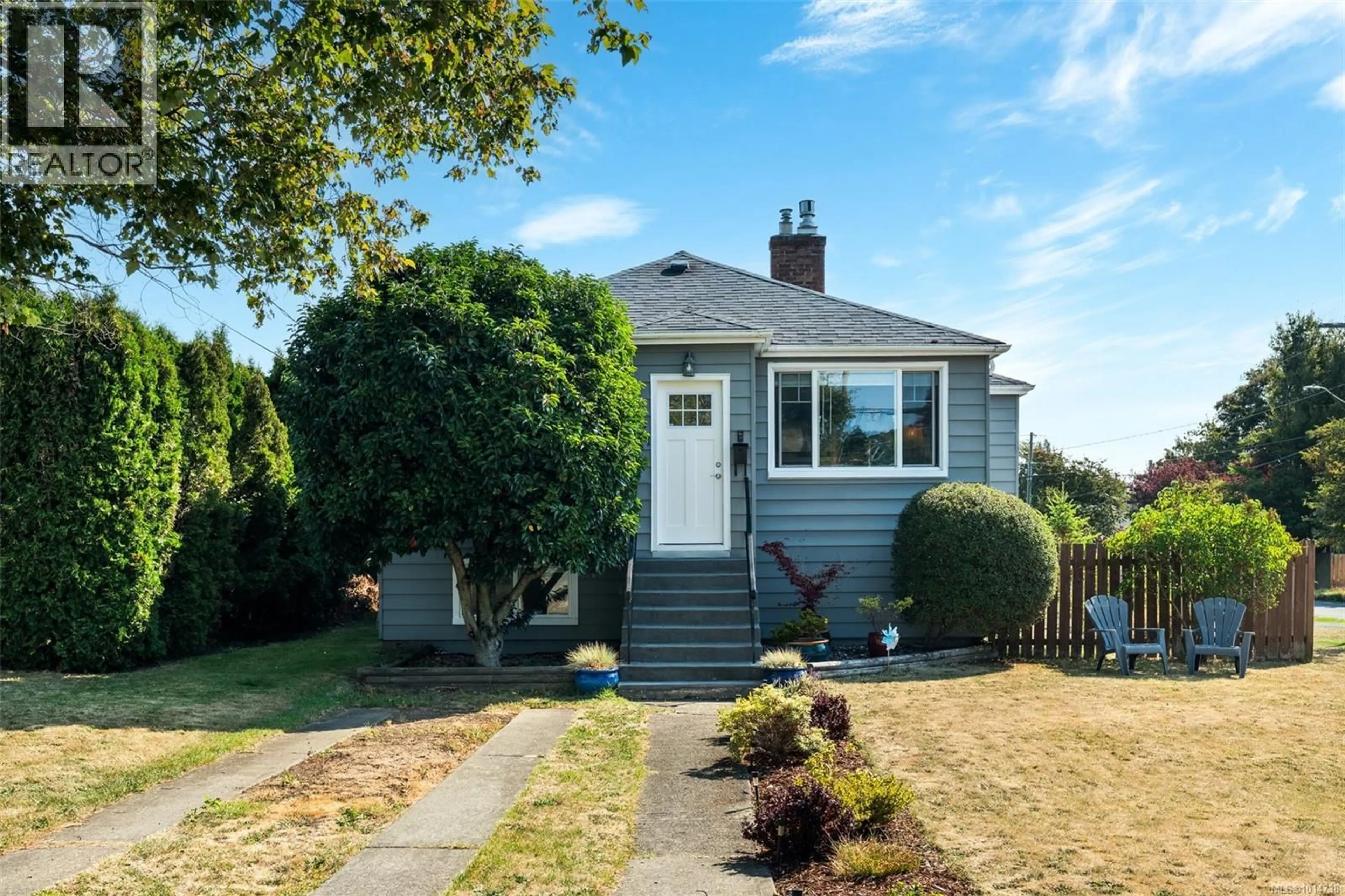 Home with vinyl exterior material, street for 2701 FORBES STREET, Victoria British Columbia V8R4C4