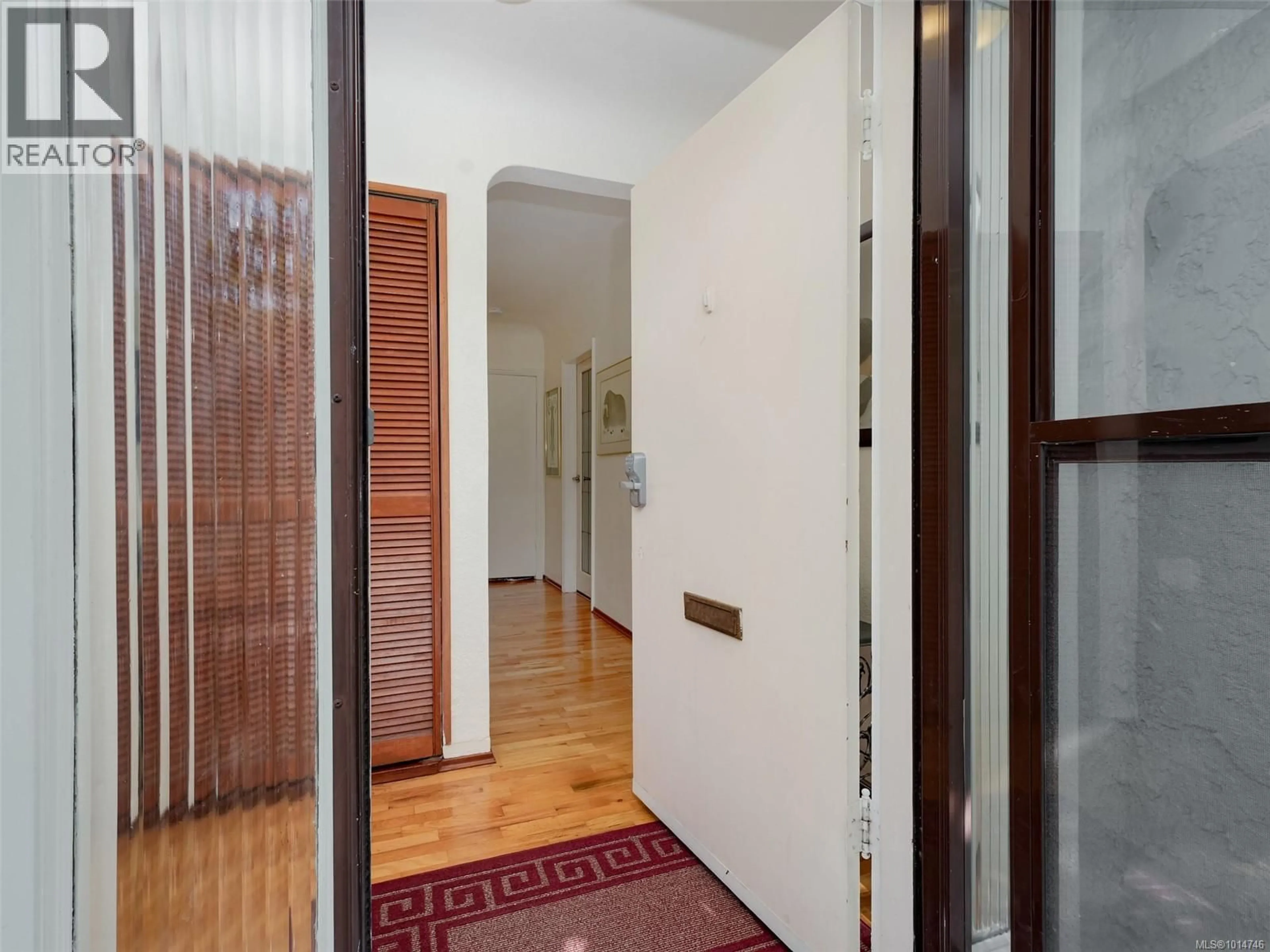 Indoor foyer for 1874 TAYLOR STREET, Saanich British Columbia V8R3G4