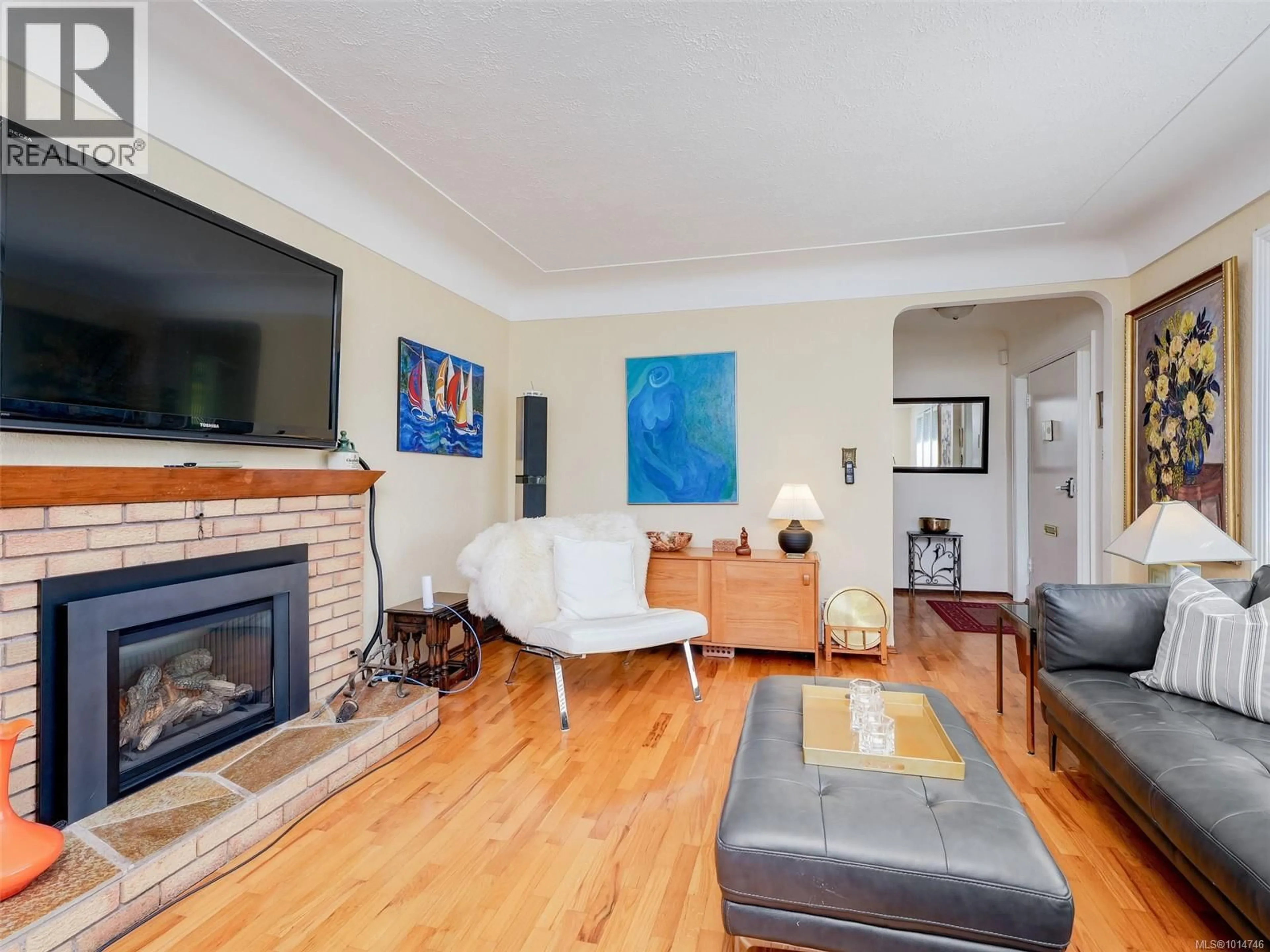 Living room with furniture, wood/laminate floor for 1874 TAYLOR STREET, Saanich British Columbia V8R3G4