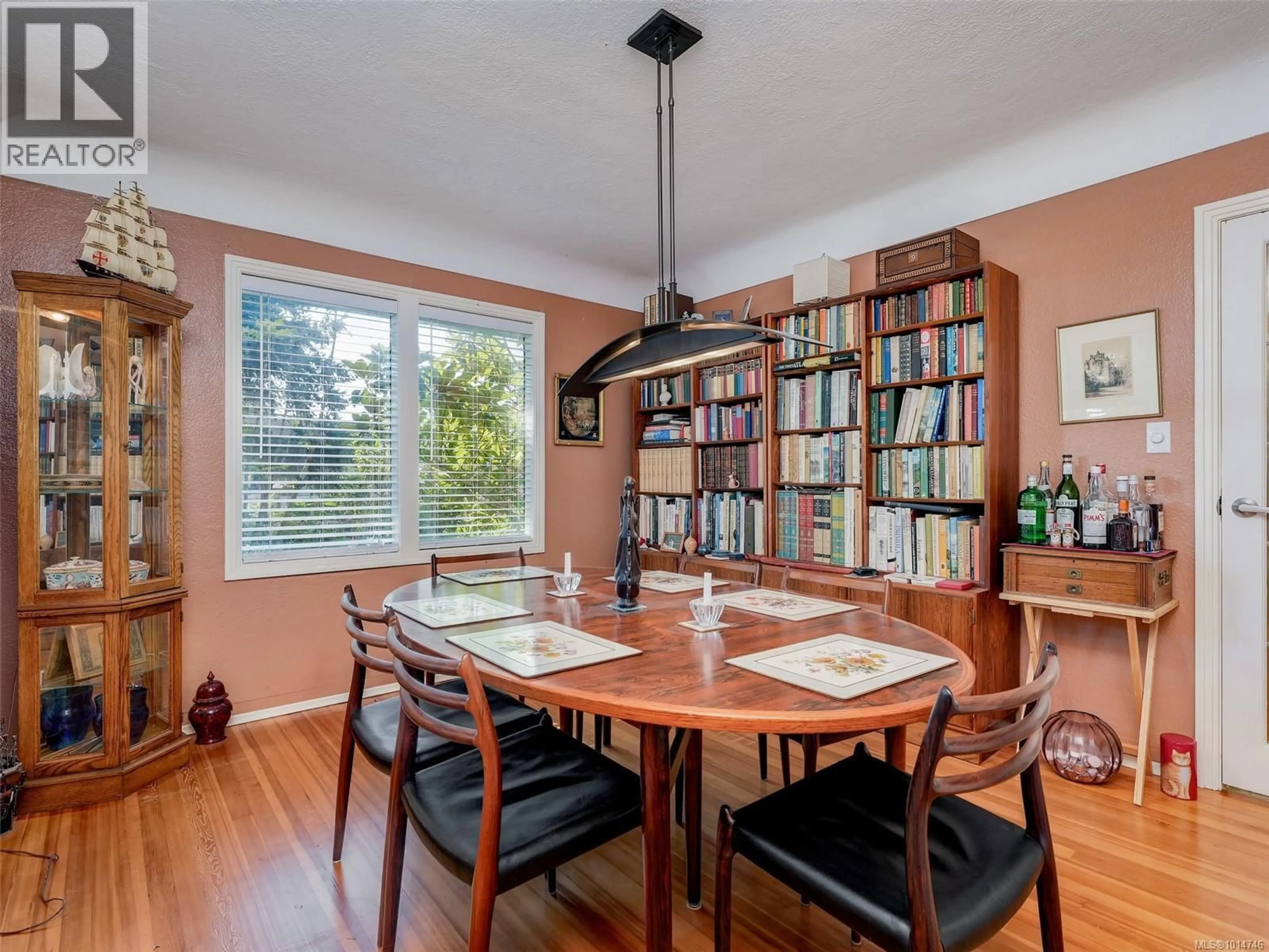 Dining room, wood/laminate floor for 1874 TAYLOR STREET, Saanich British Columbia V8R3G4