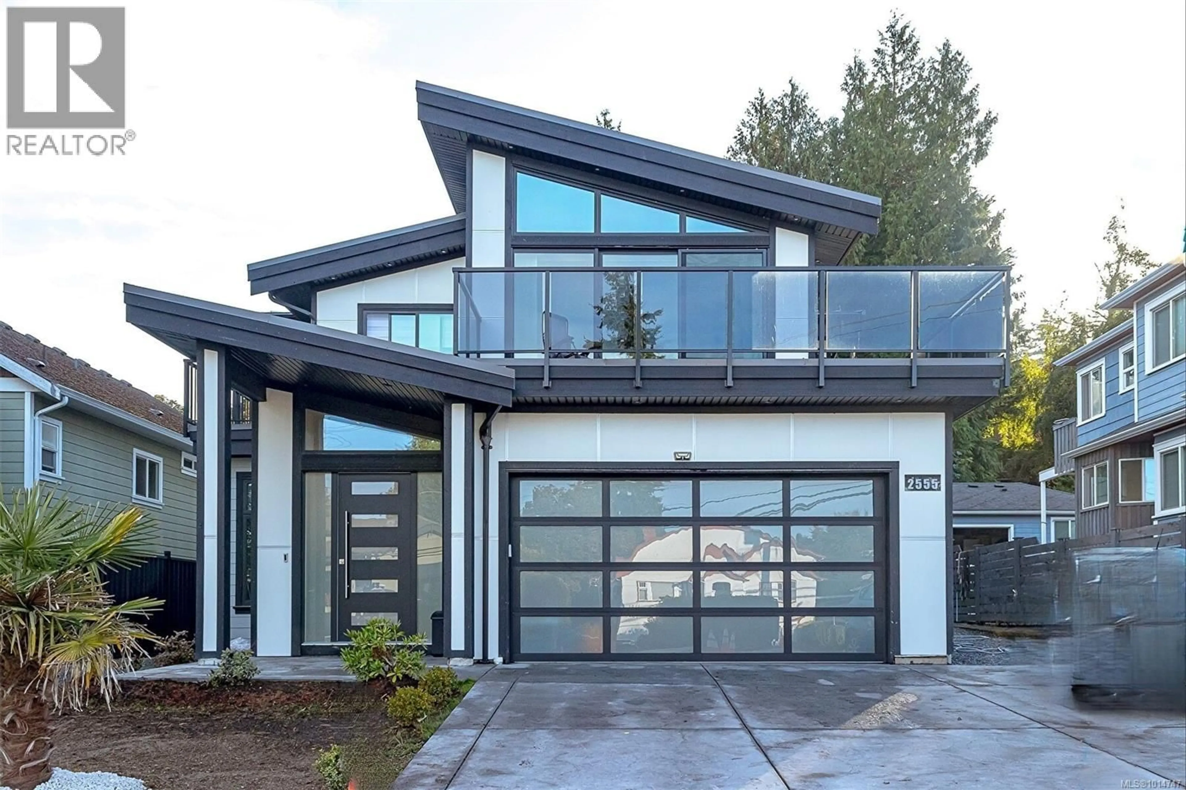 Home with vinyl exterior material, street for 2555 SINCLAIR ROAD, Saanich British Columbia V8N1B7