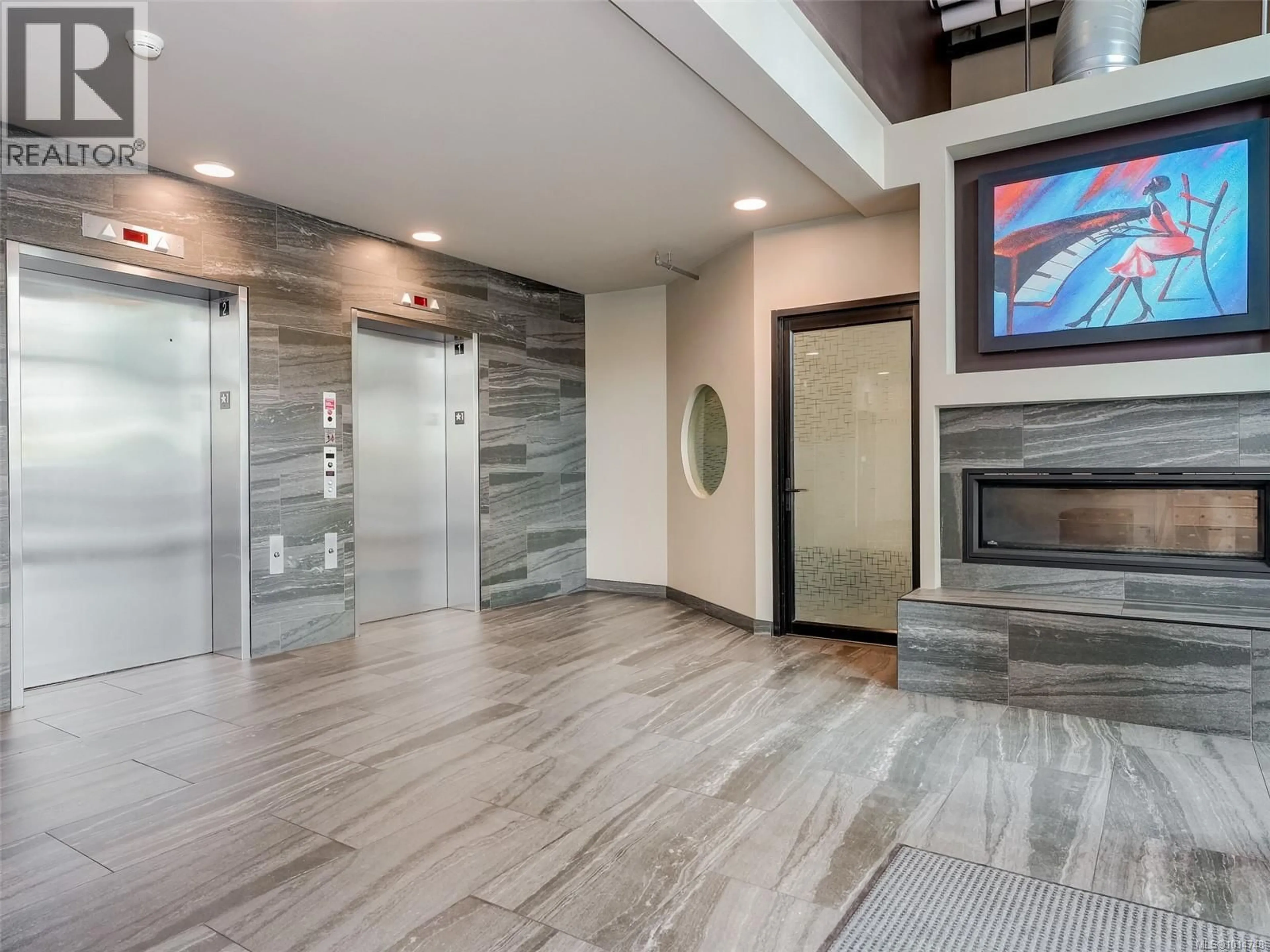 Indoor foyer for 311 - 1029 VIEW STREET, Victoria British Columbia V8V0C9
