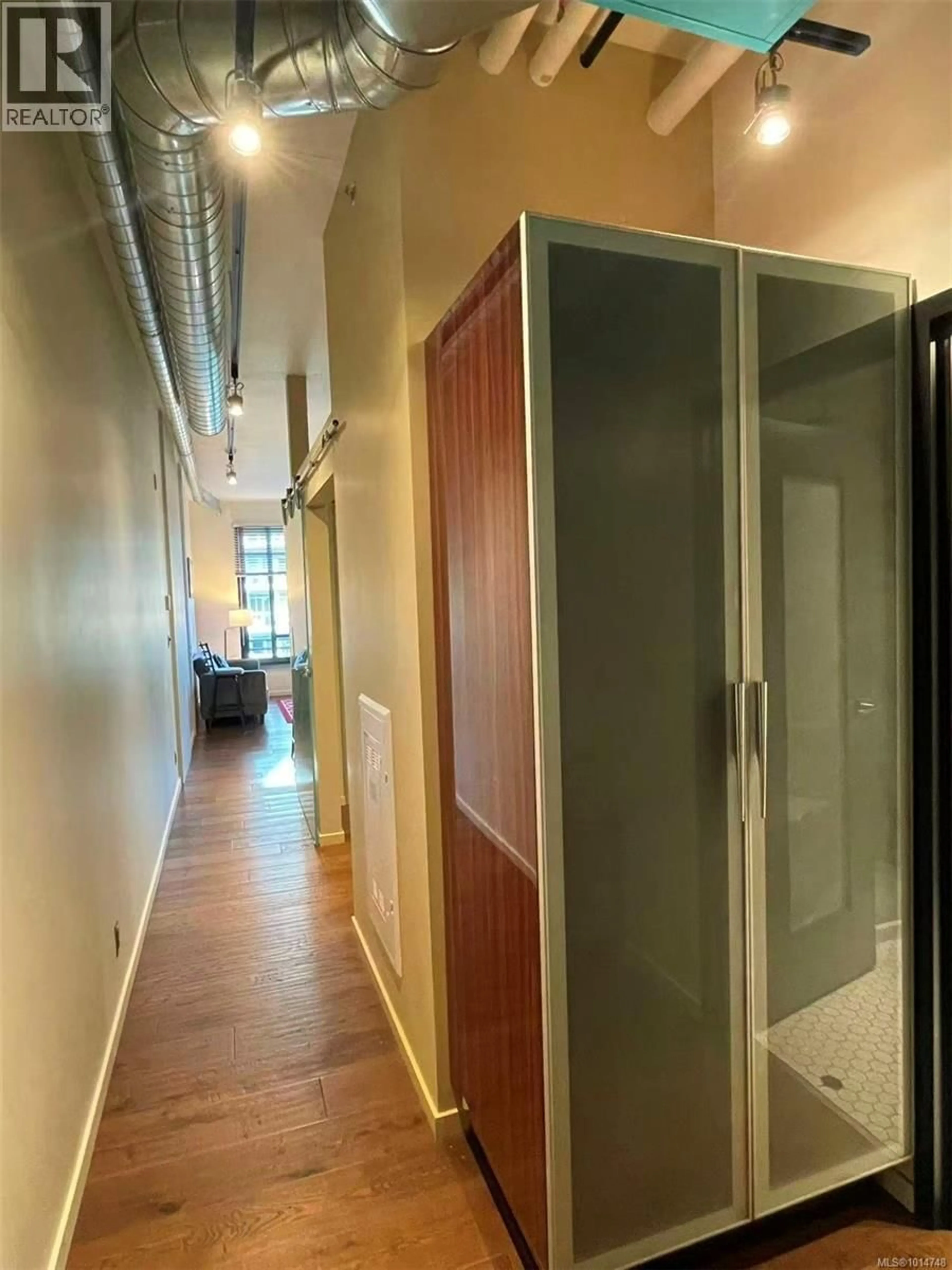 Indoor foyer for 311 - 1029 VIEW STREET, Victoria British Columbia V8V0C9