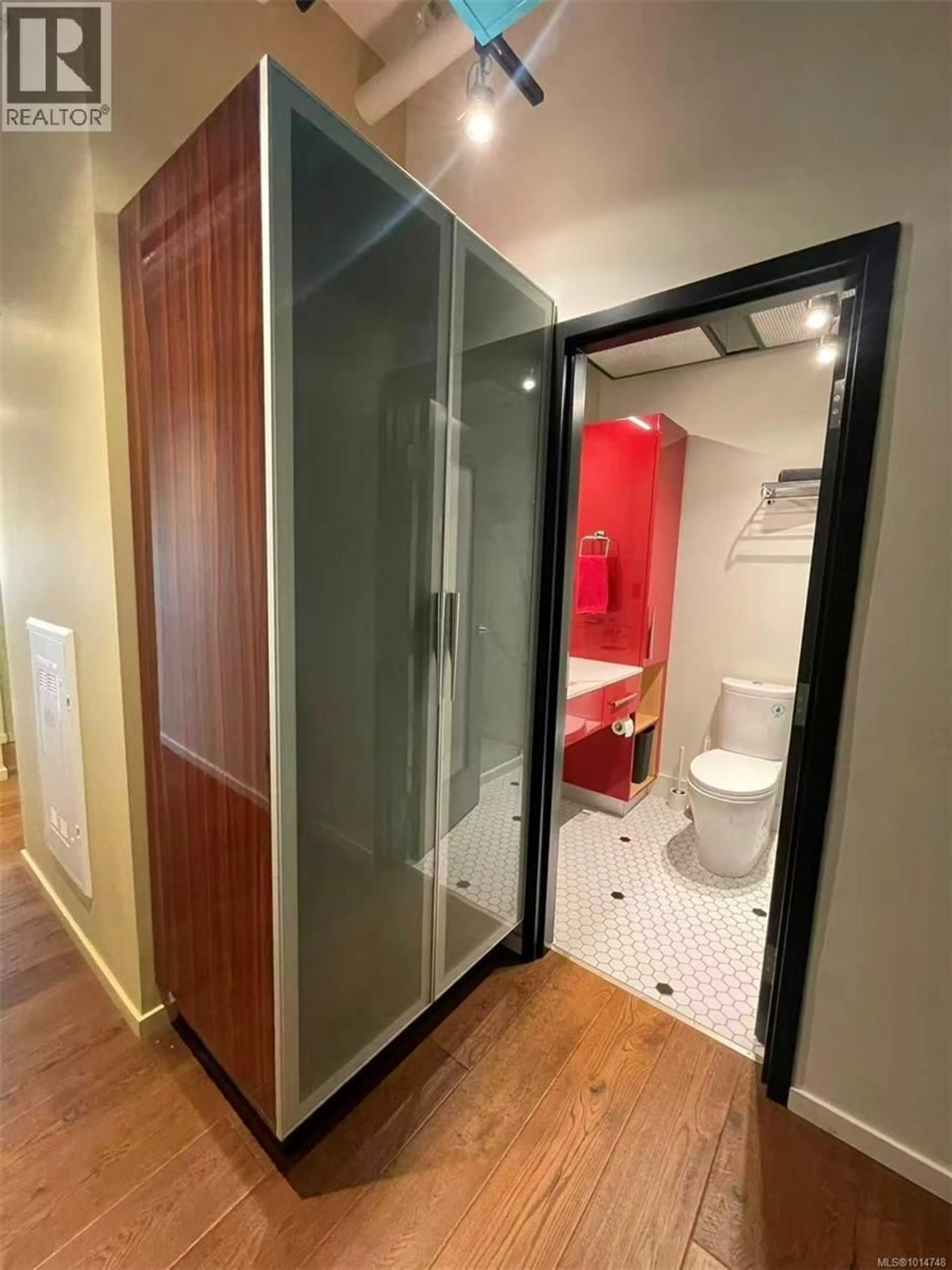 Standard bathroom, unknown for 311 - 1029 VIEW STREET, Victoria British Columbia V8V0C9
