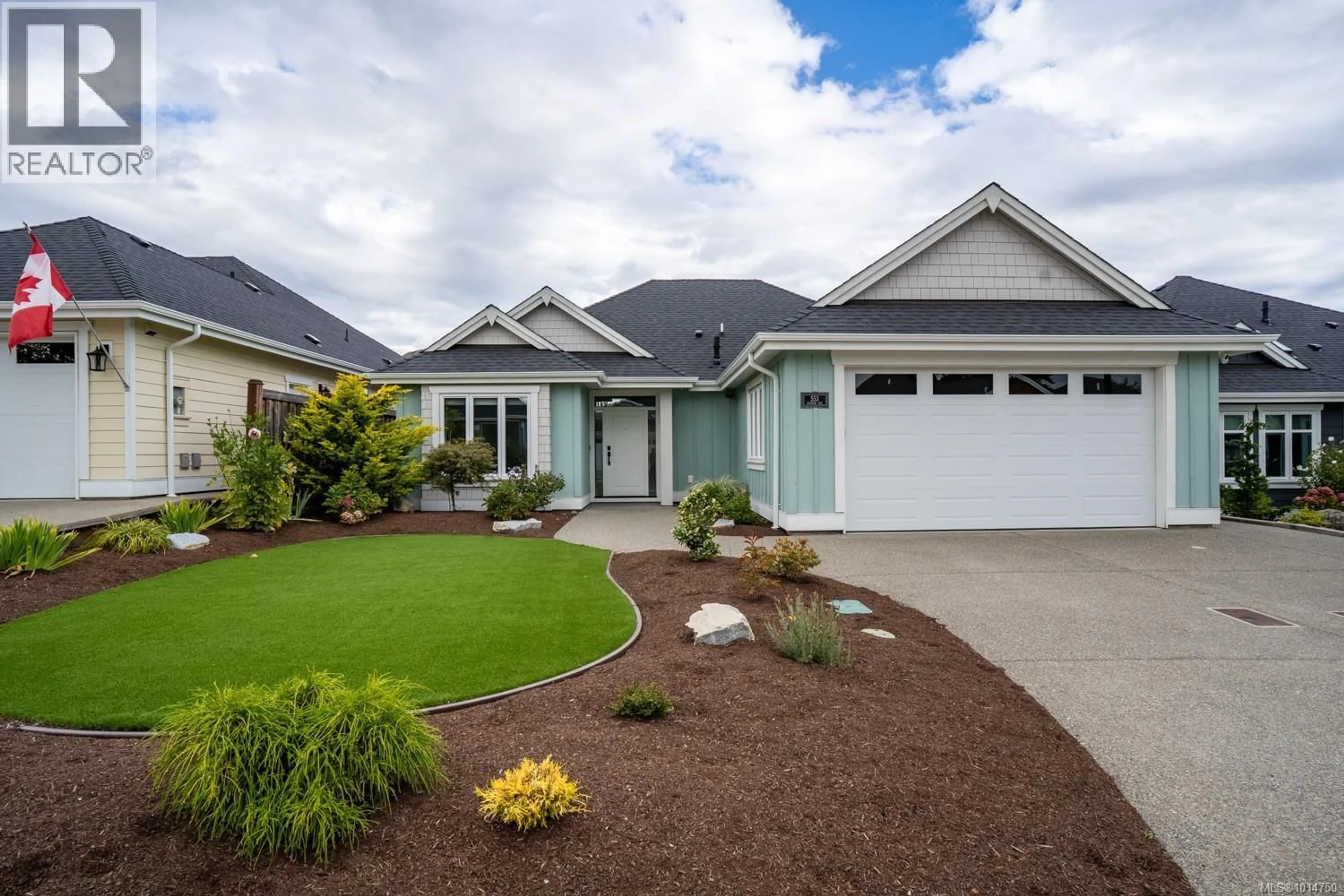 Home with vinyl exterior material, street for 553 RAINBOW WAY, Parksville British Columbia V9P1H3