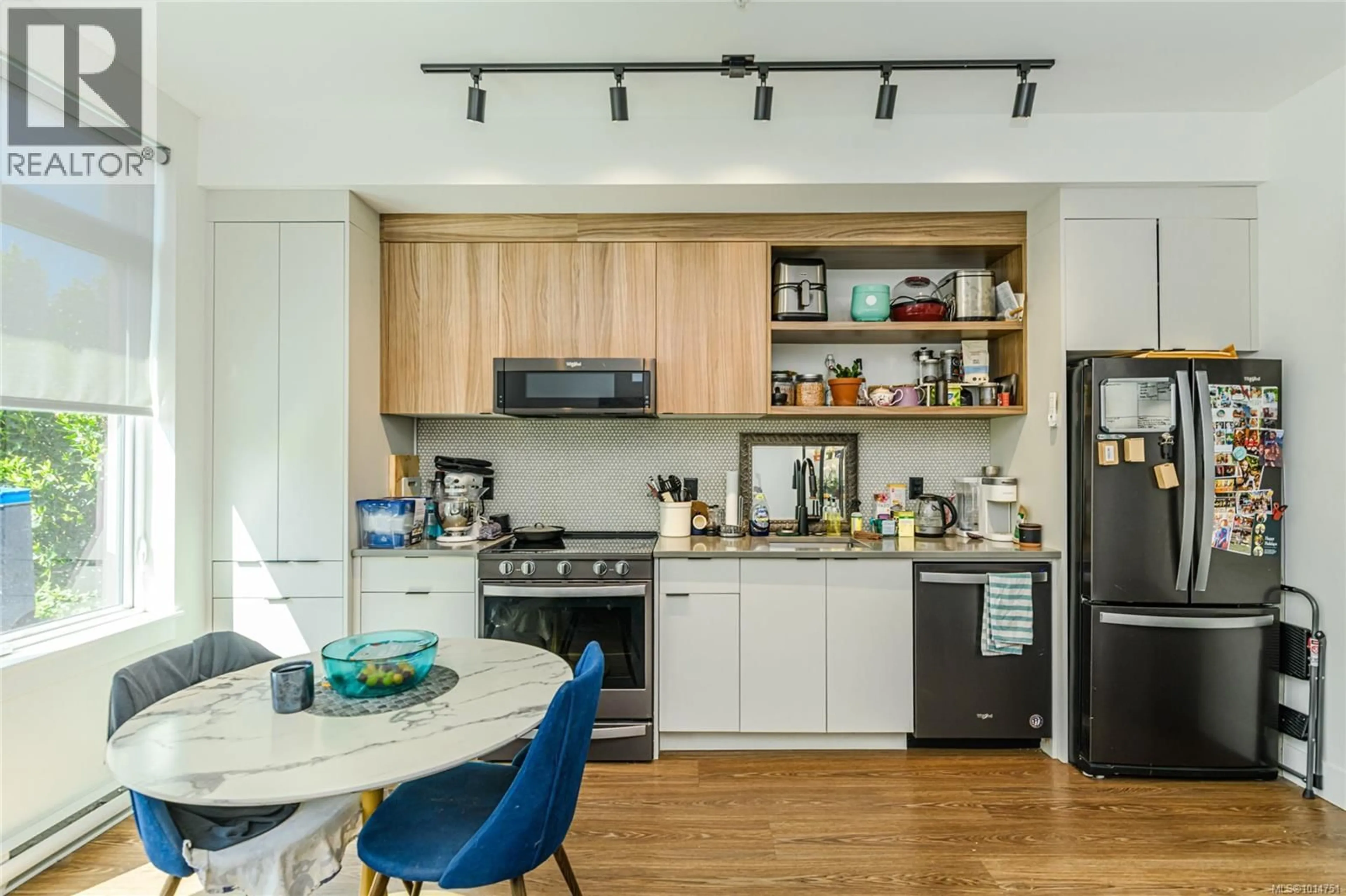 Contemporary kitchen, unknown for 221 - 515 CHATHAM STREET, Victoria British Columbia V8T0C8