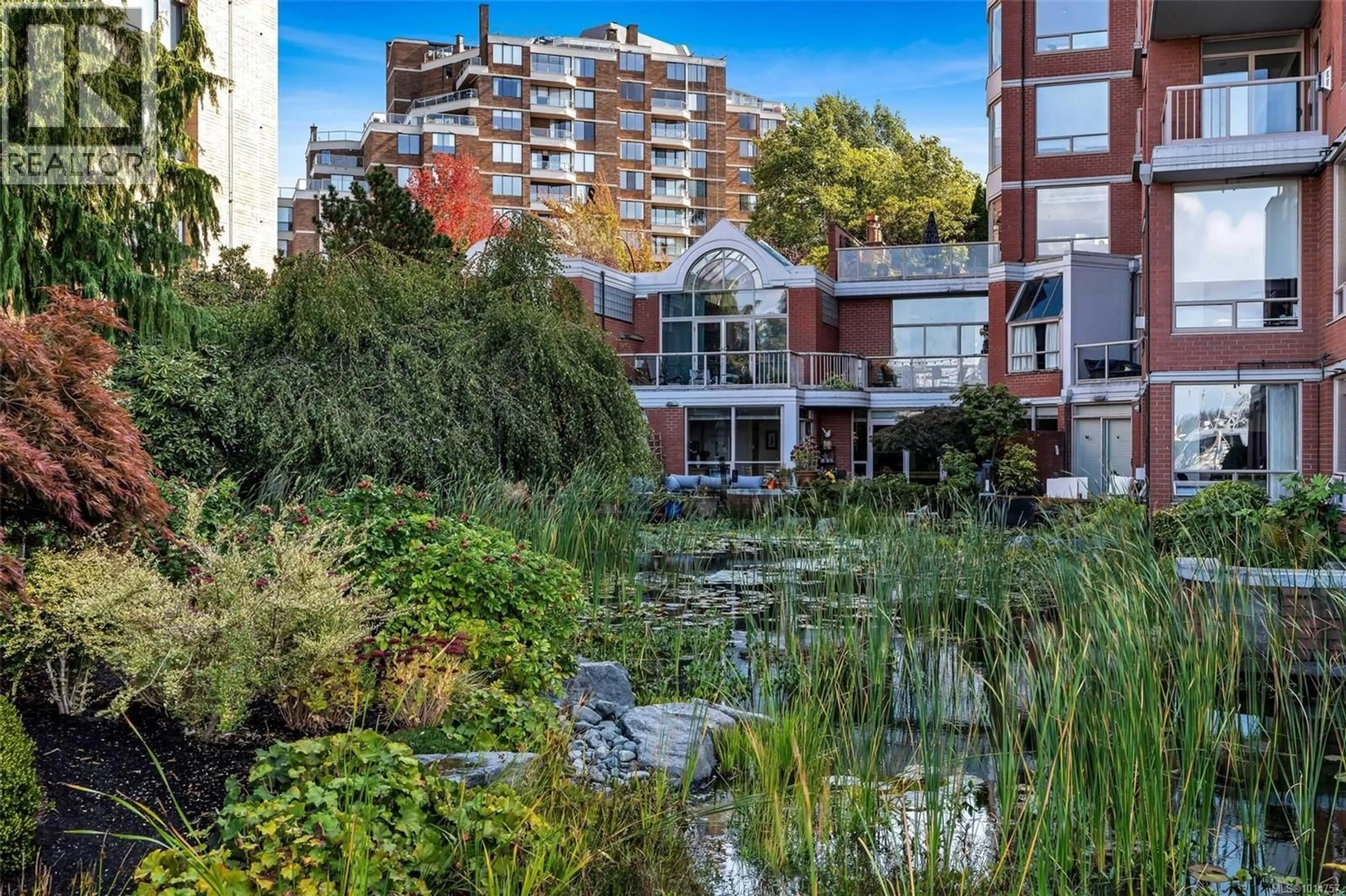 Patio, water/lake/river/ocean view for 105 - 636 MONTREAL STREET, Victoria British Columbia V8V4Y1
