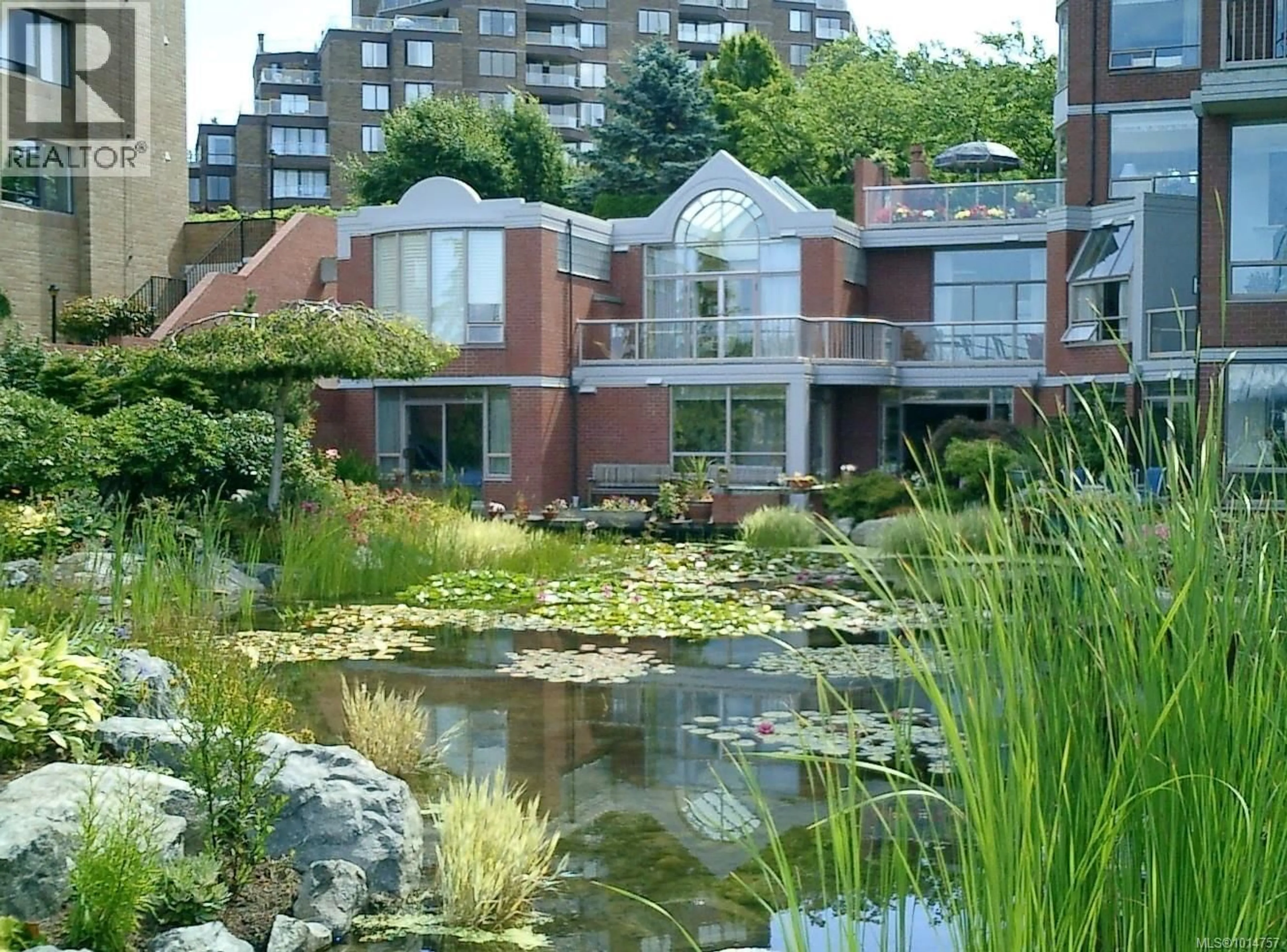 Patio, water/lake/river/ocean view for 105 - 636 MONTREAL STREET, Victoria British Columbia V8V4Y1