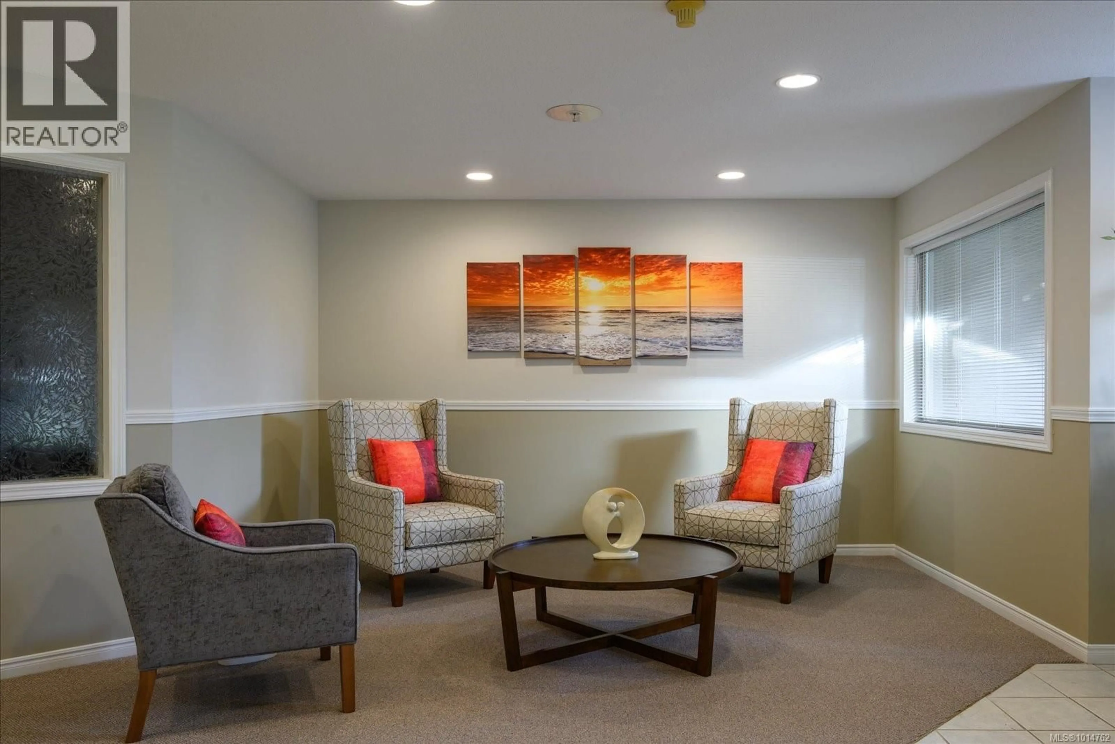 Living room with furniture, carpet floor for 106 - 335 HIRST AVENUE WEST, Parksville British Columbia V9P2R5
