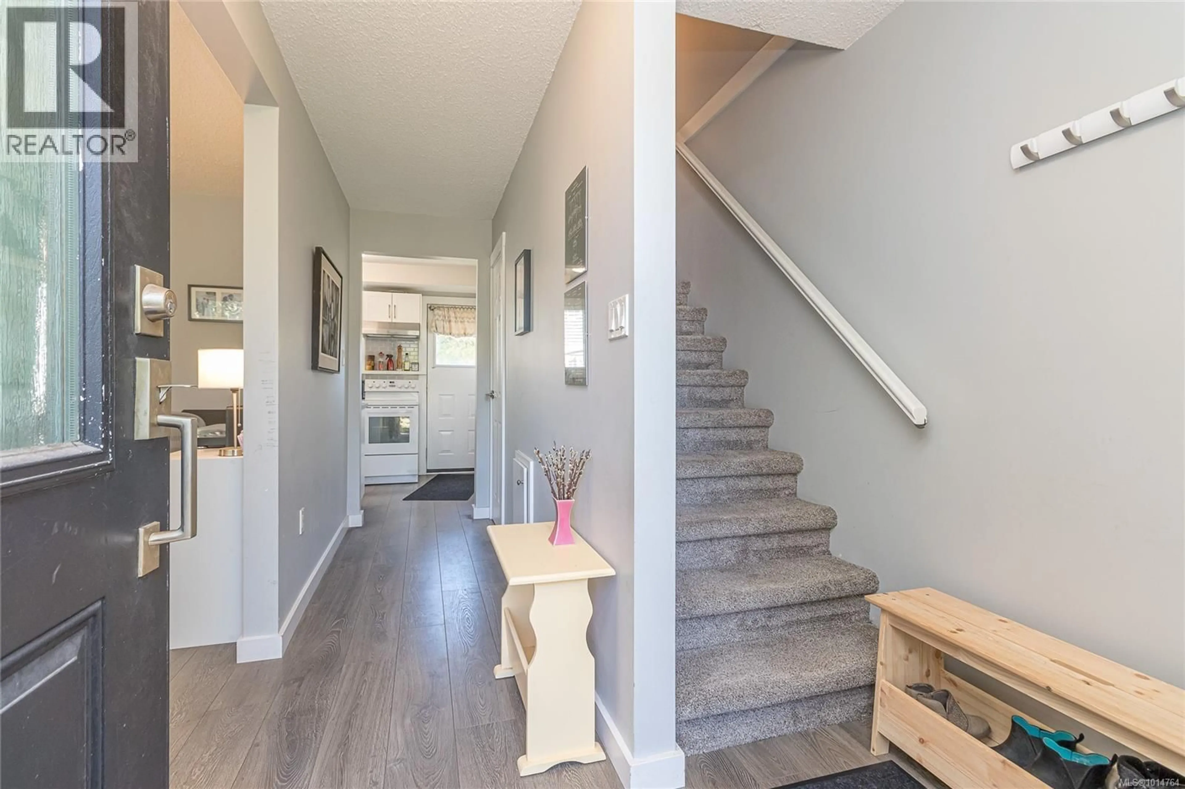 Indoor entryway for 5 - 660 JUBILEE STREET, Duncan British Columbia V9L1X6