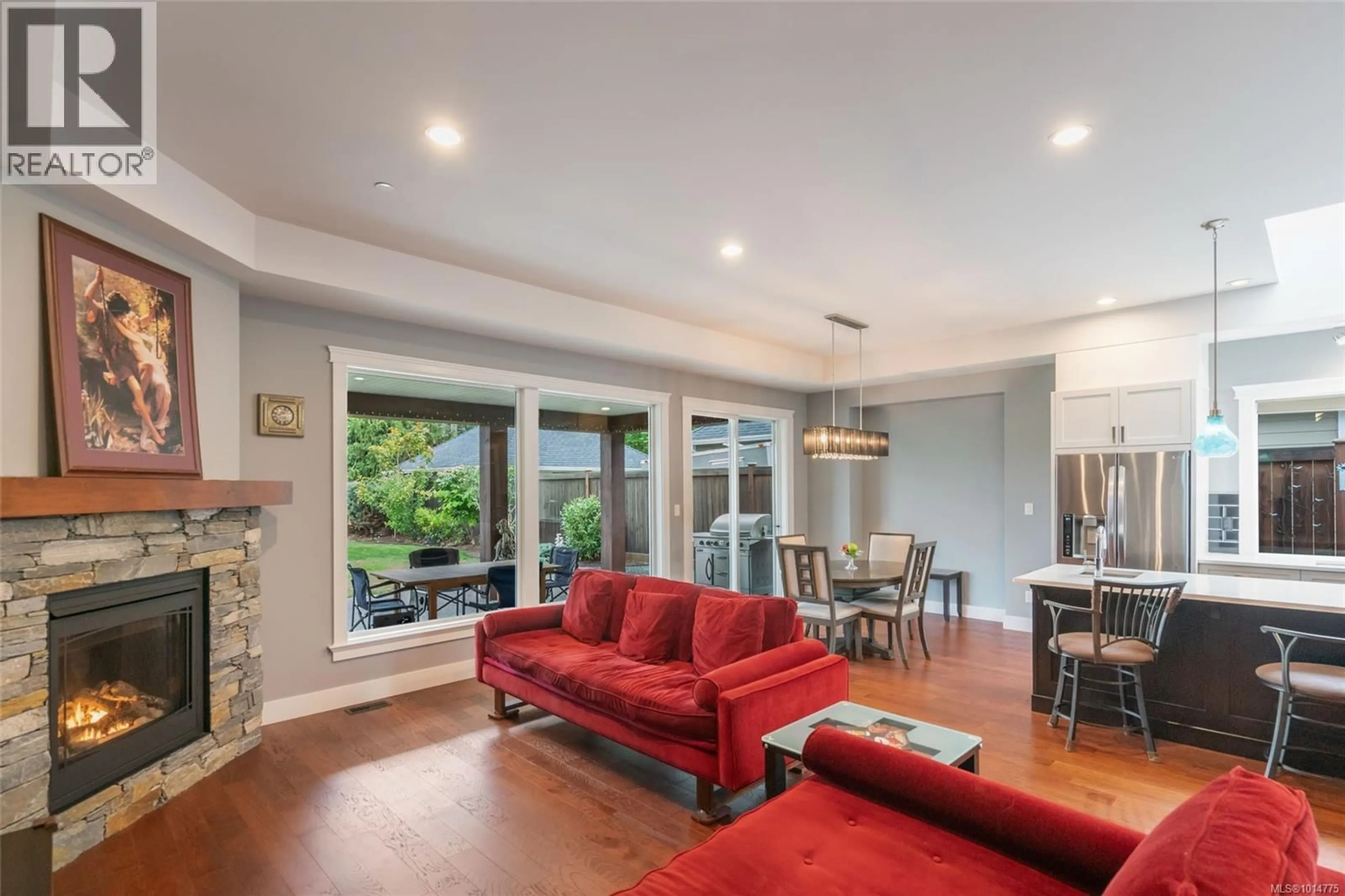 Living room with furniture, unknown for 166 SKYLARK AVENUE, Parksville British Columbia V9P1M3