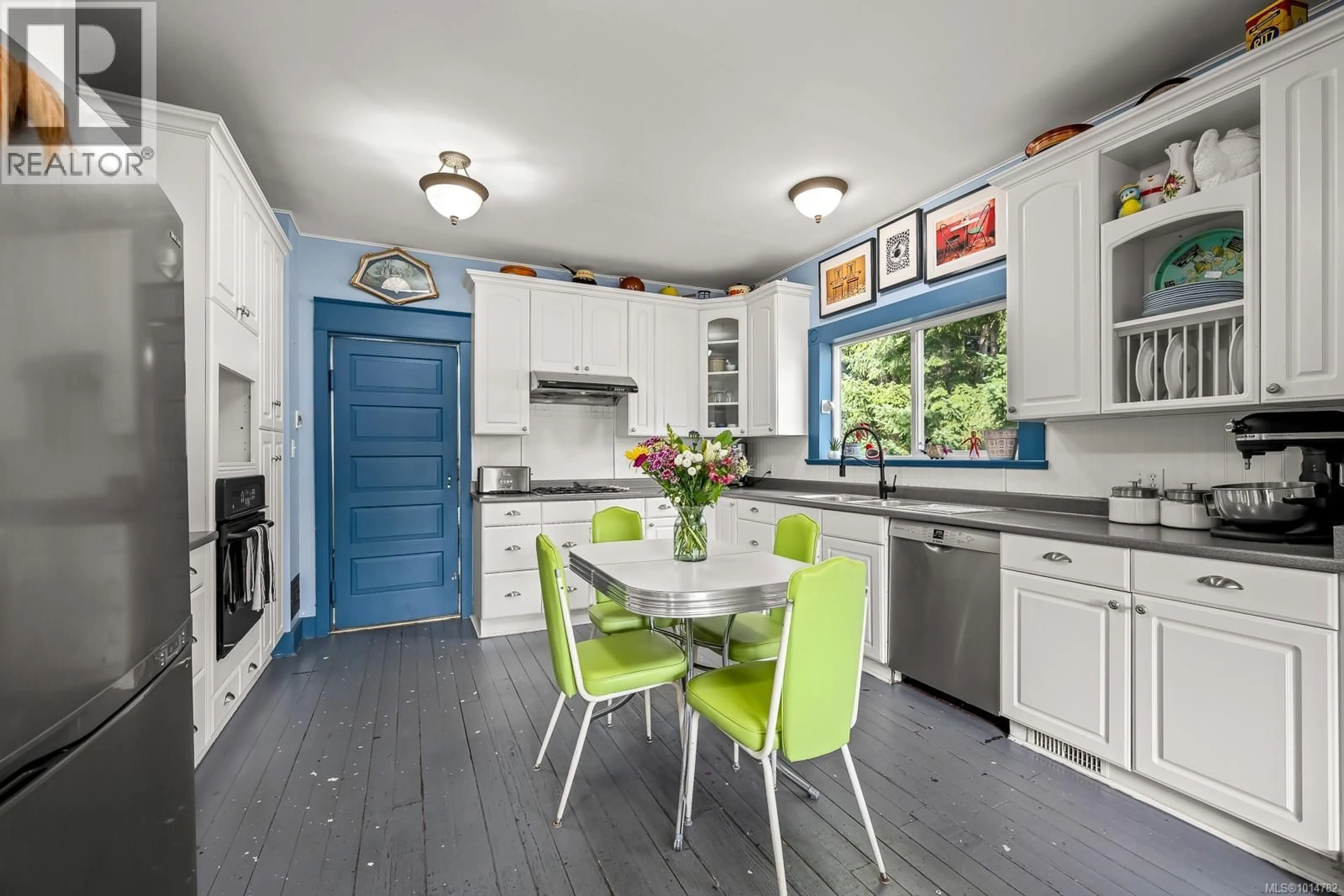 Open concept kitchen, ceramic/tile floor for 5068 ISLAND HIGHWAY NORTH, Courtenay British Columbia V9J1L4