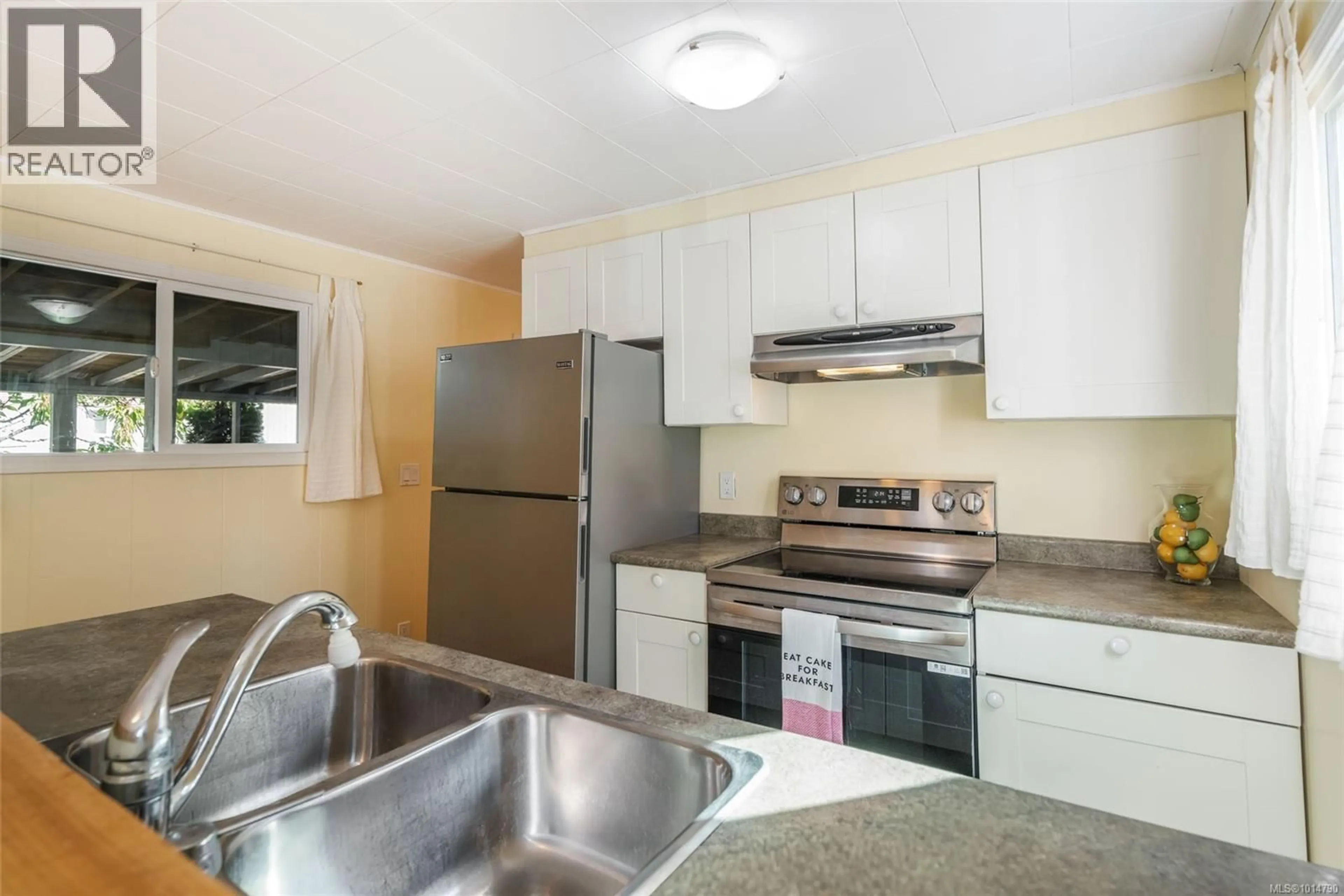 Standard kitchen, unknown for 16 - 575 ARBUTUS STREET, Qualicum Beach British Columbia V9K1P2
