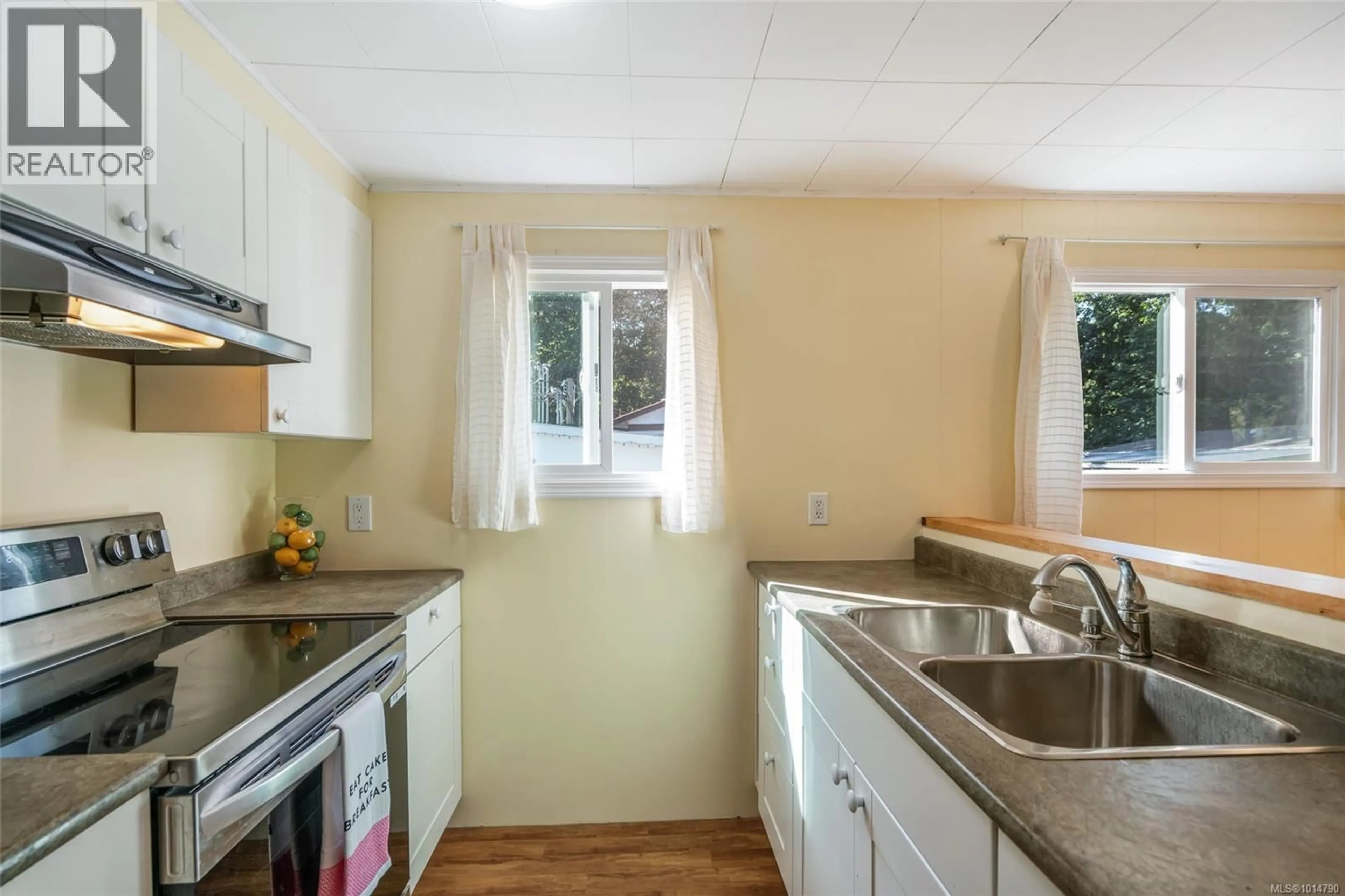 Standard kitchen, unknown for 16 - 575 ARBUTUS STREET, Qualicum Beach British Columbia V9K1P2