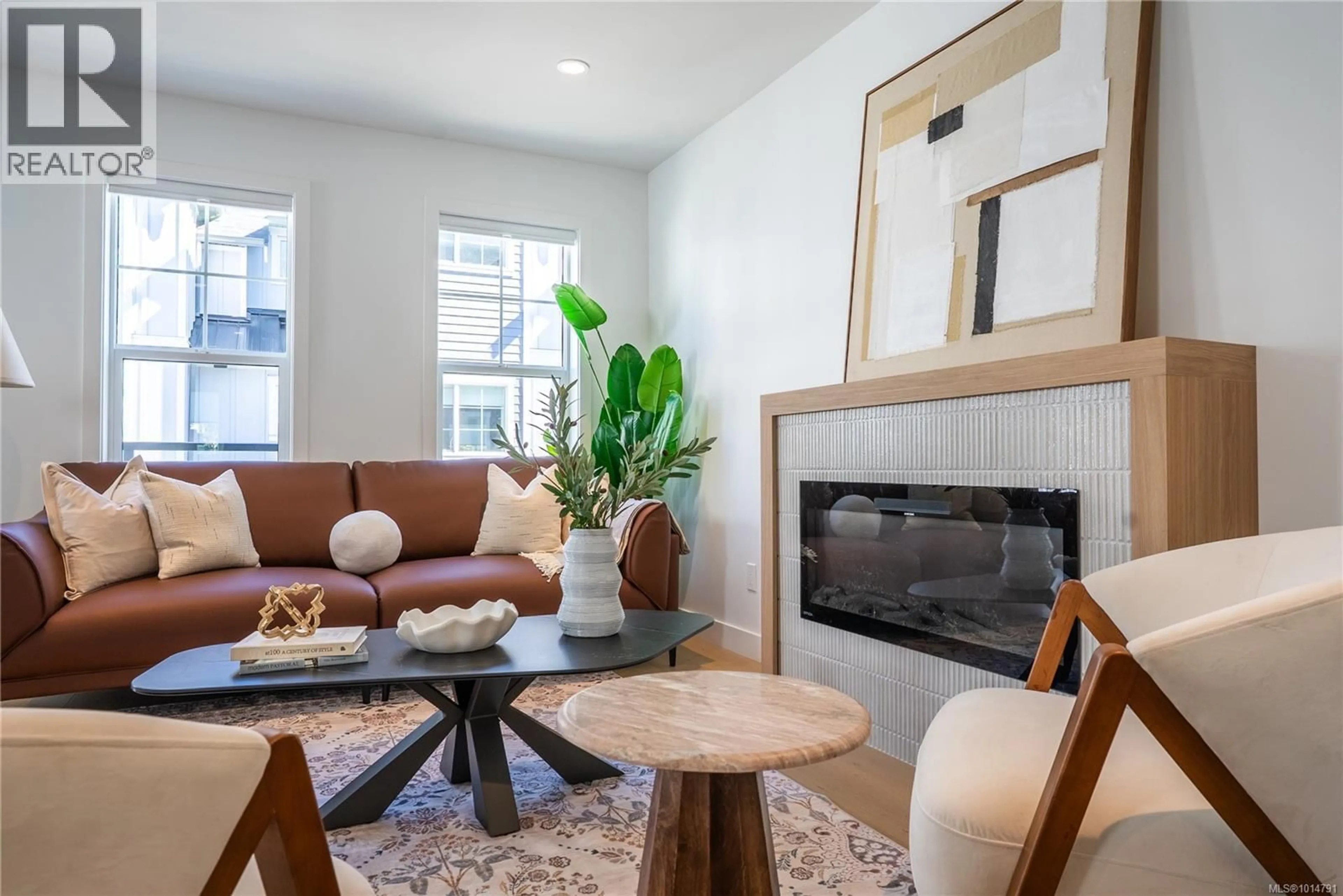 Living room with furniture, unknown for Unit 4 - 3907 CEDAR HILL ROAD, Saanich British Columbia V8P3Z8