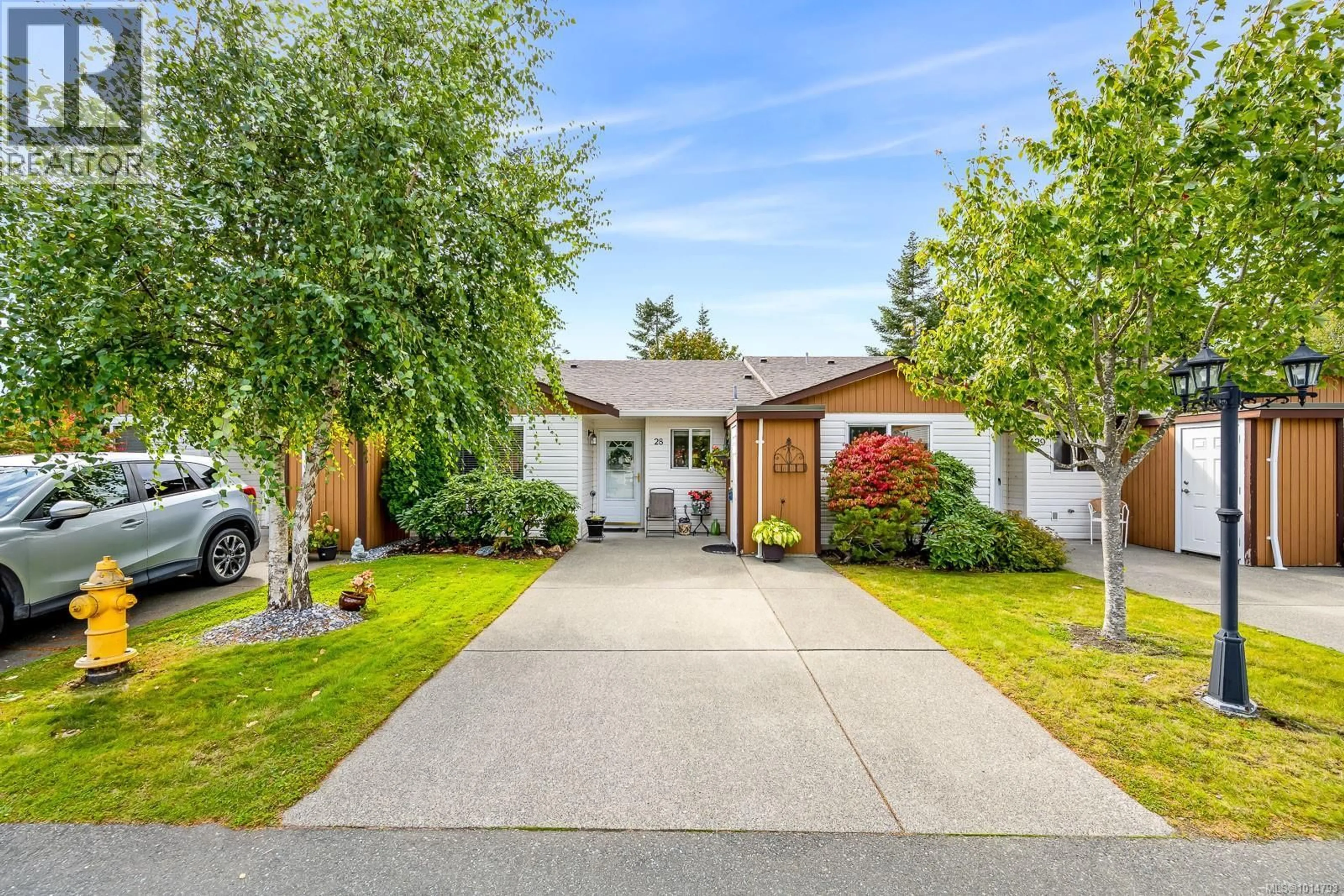 Home with vinyl exterior material, street for 28 - 2197 MURRELET DRIVE, Comox British Columbia V9M3Y1