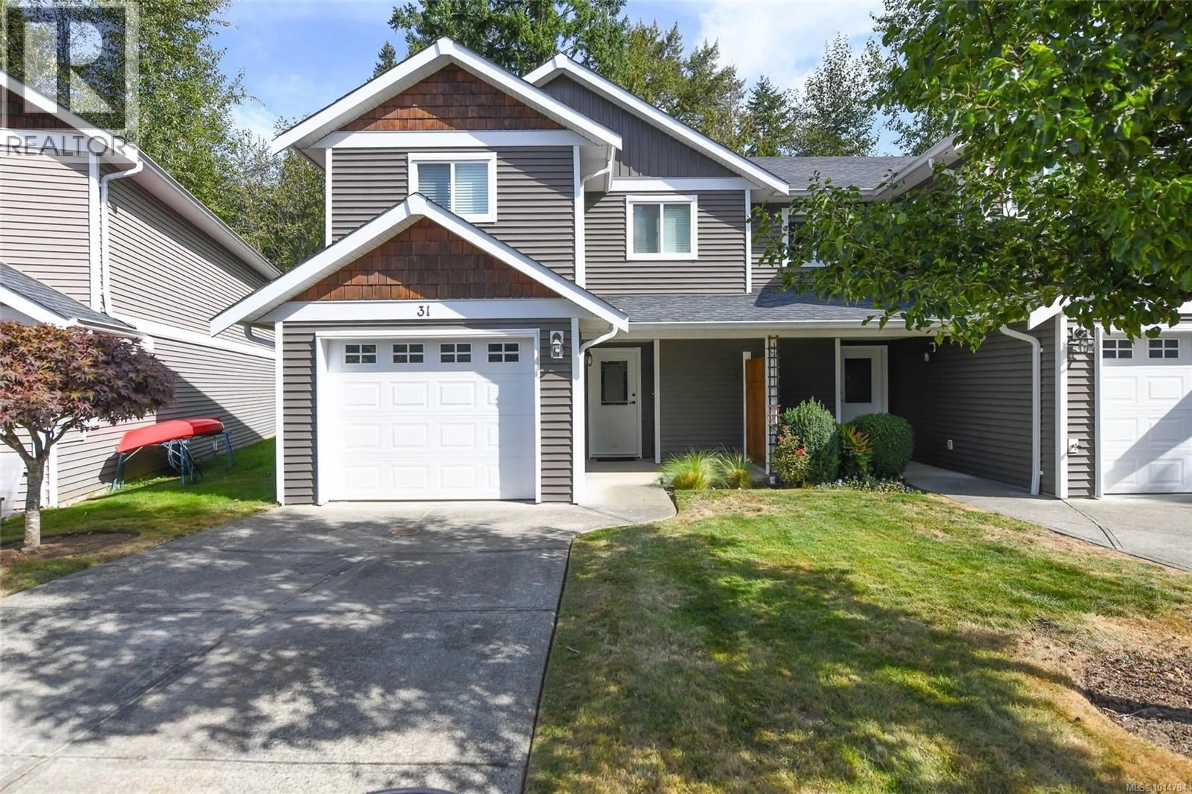 Home with vinyl exterior material, street for 31 - 3400 CONISTON CRESCENT, Cumberland British Columbia V0R1S0