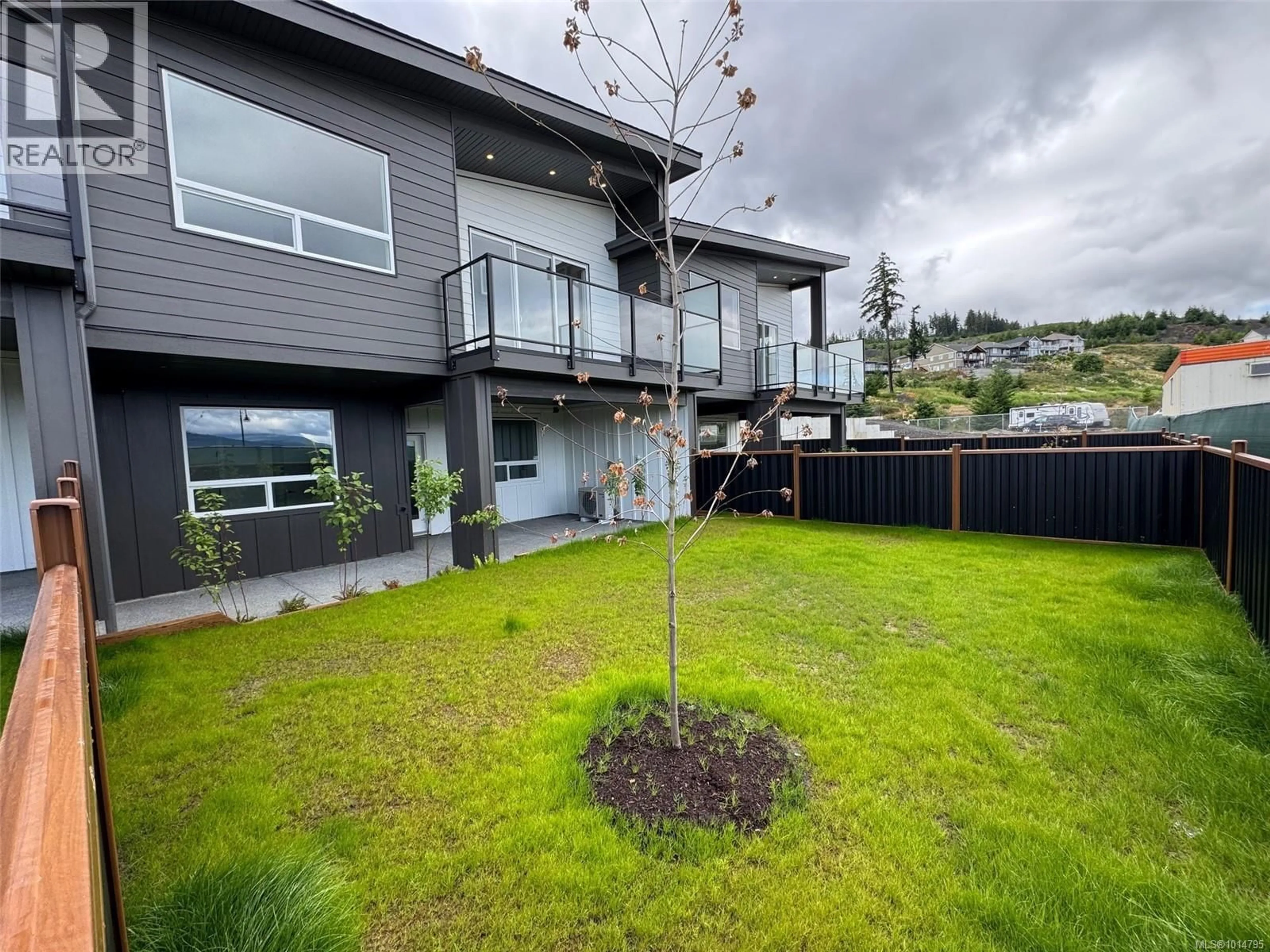A pic from outside/outdoor area/front of a property/back of a property/a pic from drone, mountain view for 113 - 3116 WOODRUSH DRIVE, Duncan British Columbia V9L0G1