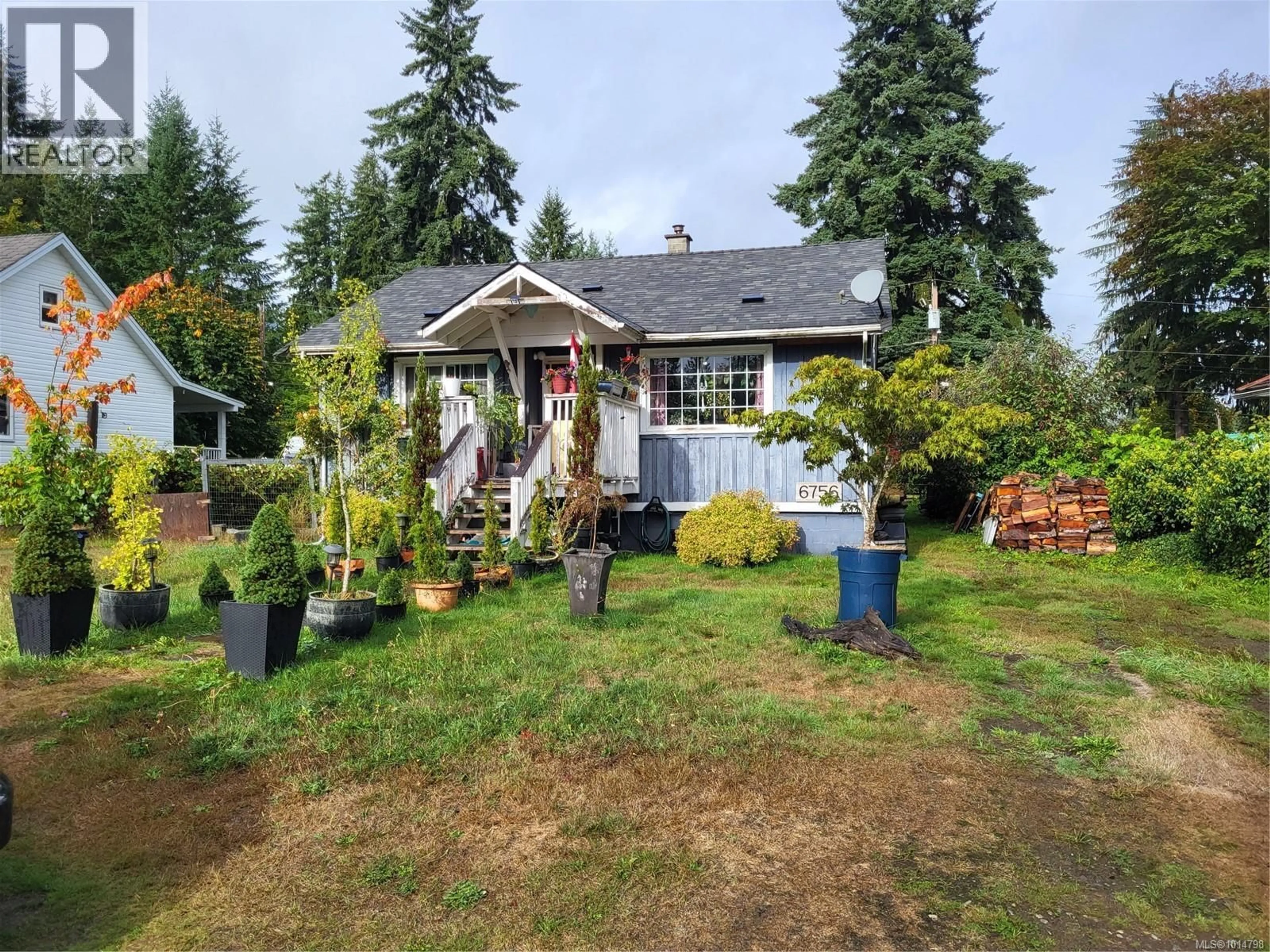 A pic from outside/outdoor area/front of a property/back of a property/a pic from drone, street for 6756 FIFTH STREET, Honeymoon Bay British Columbia V0R1Y0